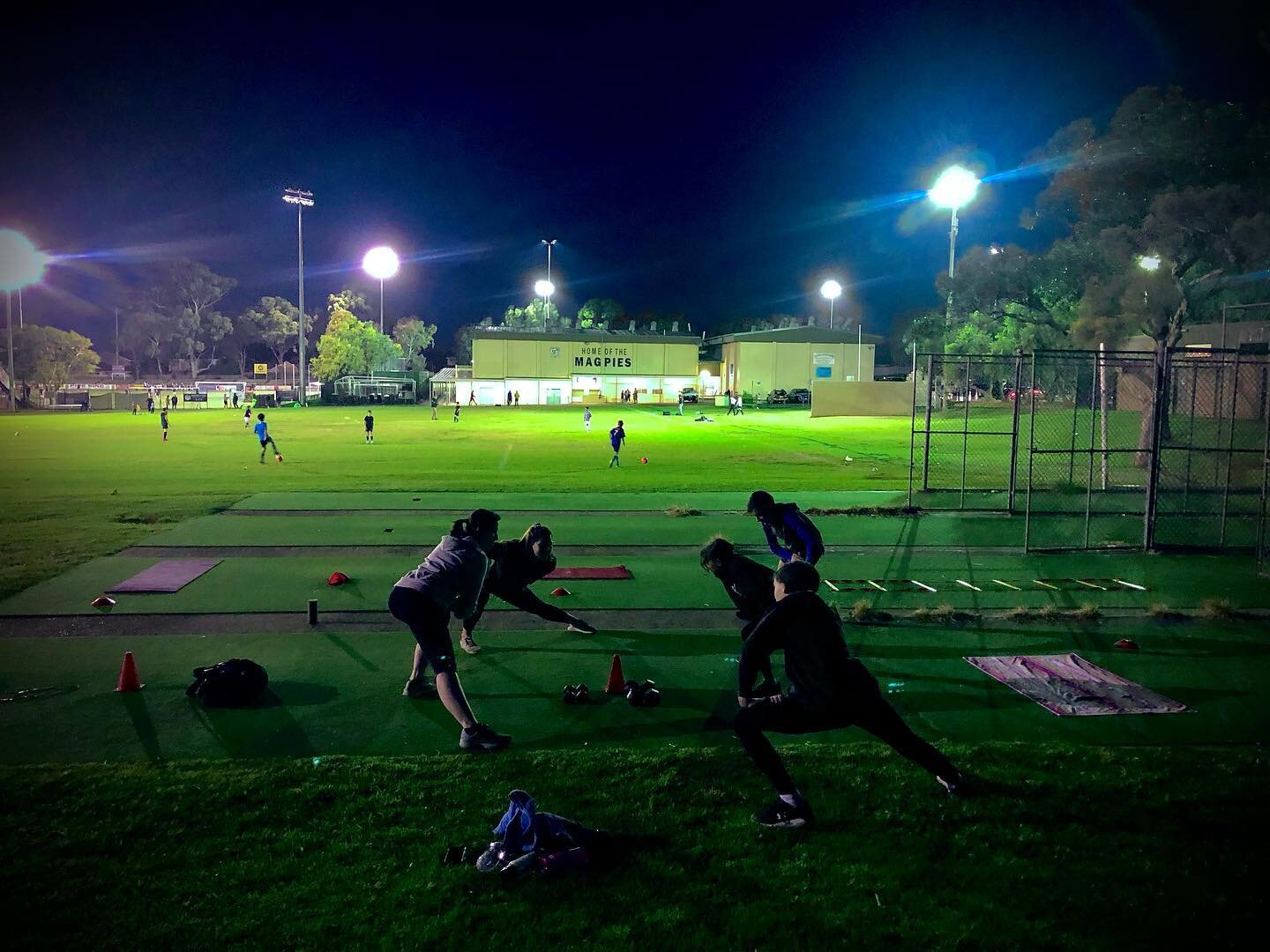 Under the lights, we TRAIN! 💯💪🏽🔥
&bull;
&bull;
&bull;
&bull;
#BBY #builtbyyou #coaching #workout #fitness #exercise #shire #healthylifestyle #lifestyle #training #movement #health #fatloss #personaltraining #pt #ep #motivation #sydney #outdoortra