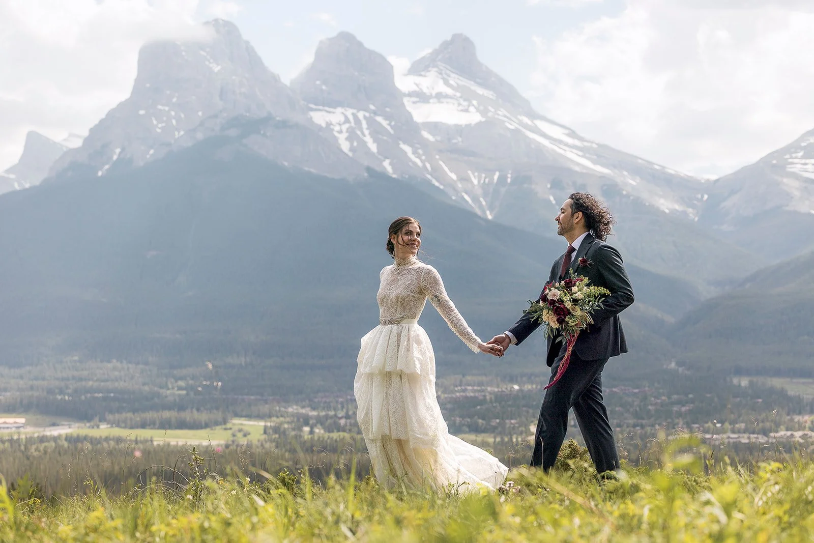first-look-at-the-Alpine-Club-of-Canada-Clubhouse-in-Canmore-with-local-wedding-photographers-Wild-Alpine-Image-Co.