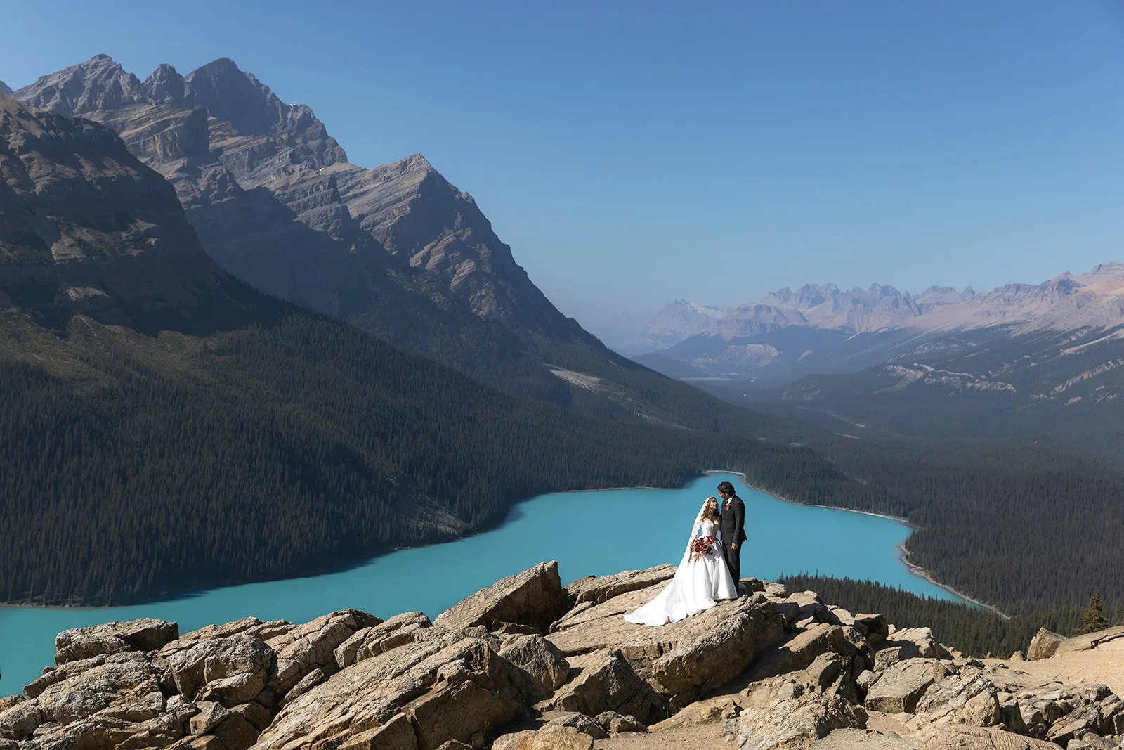 peyto-lake-elopement-in-the-fall-planned-and-photographed-by-Wild-Alpine-Image-Co.