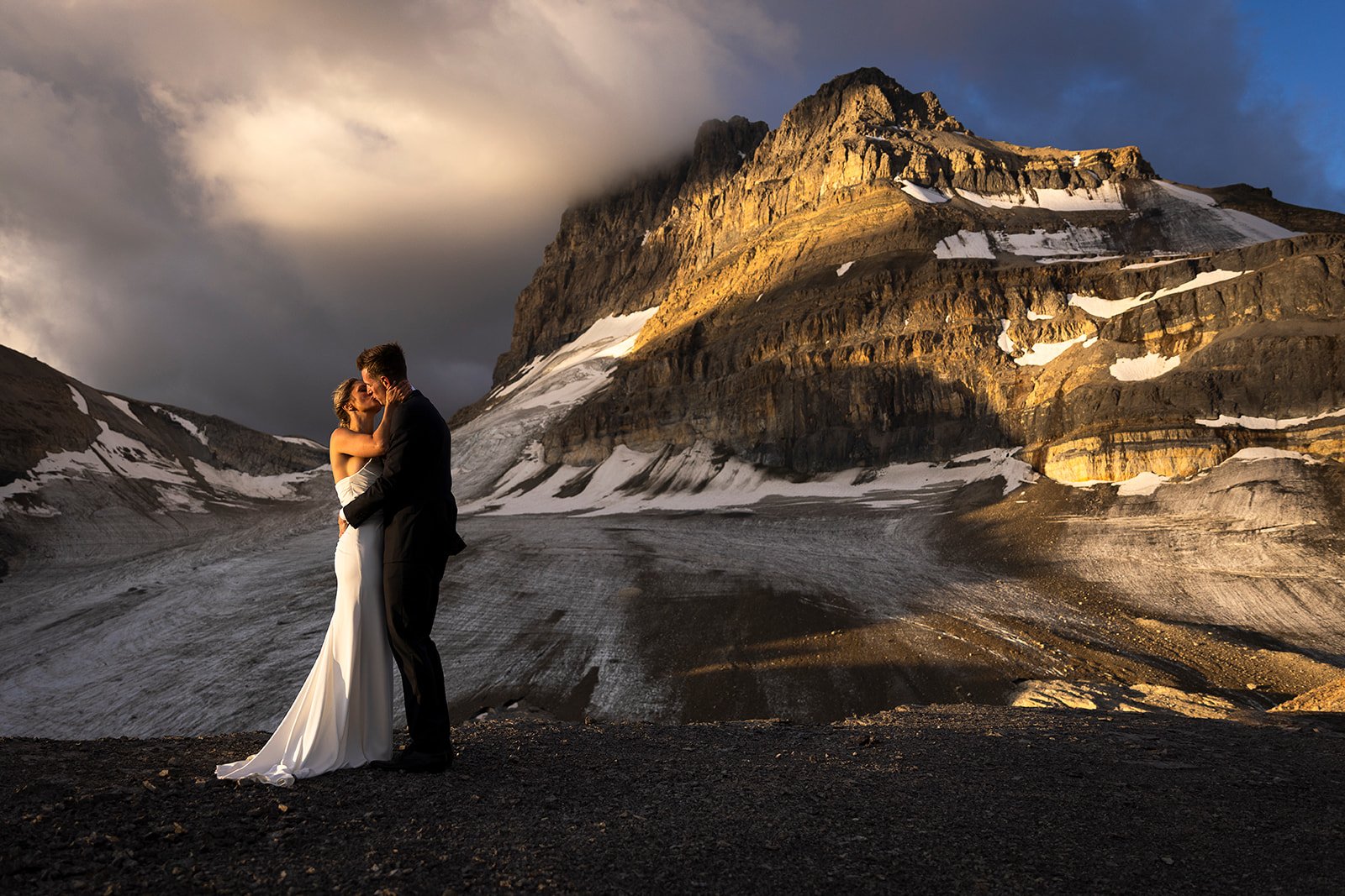 Rockies-Heli-sunrise-summer-heli-elopement-captured-by-the-recommended-photographers-Wild-Alpine-Image-Co.