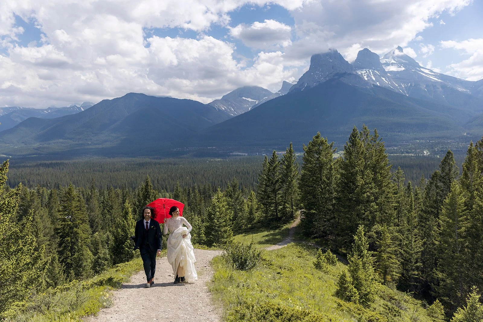 first-look-at-the-Alpine-Club-of-Canada-Clubhouse-in-Canmore-with-local-wedding-photographers-Wild-Alpine-Image-Co.