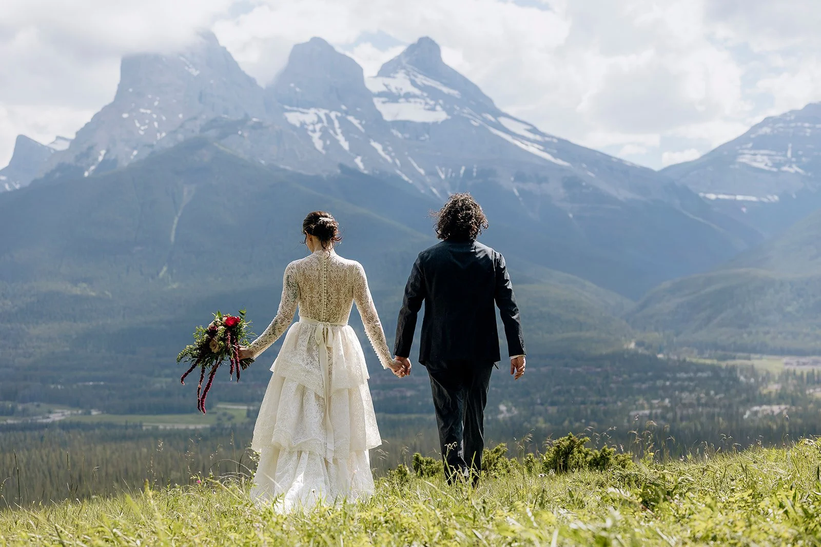 canmore-wedding-at-the-alpine-club-of-canada-with-Wild-Alpine-Image-Co.-Canmore's-local-wedding-photographers