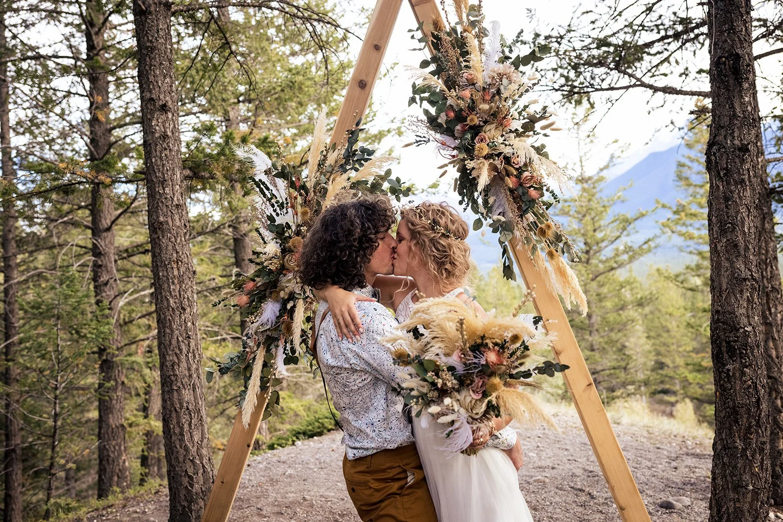 mountain elopement flowers captured by Banff's local wedding photographers Wild Alpine Image Co.