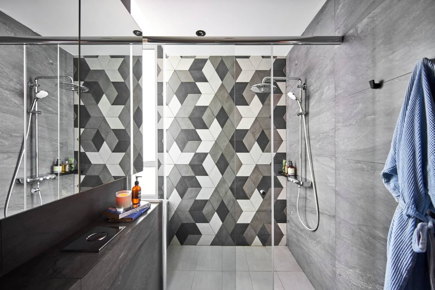 Making a neutral bathroom look exciting isn't necessarily a difficult feat. Look how the geometric tiles in monochromatic hues bring sophistication to this bathroom 😍

Designer: Caine

#ideasxchange #bathroomdesign #interiordesignsg #interiordesign 