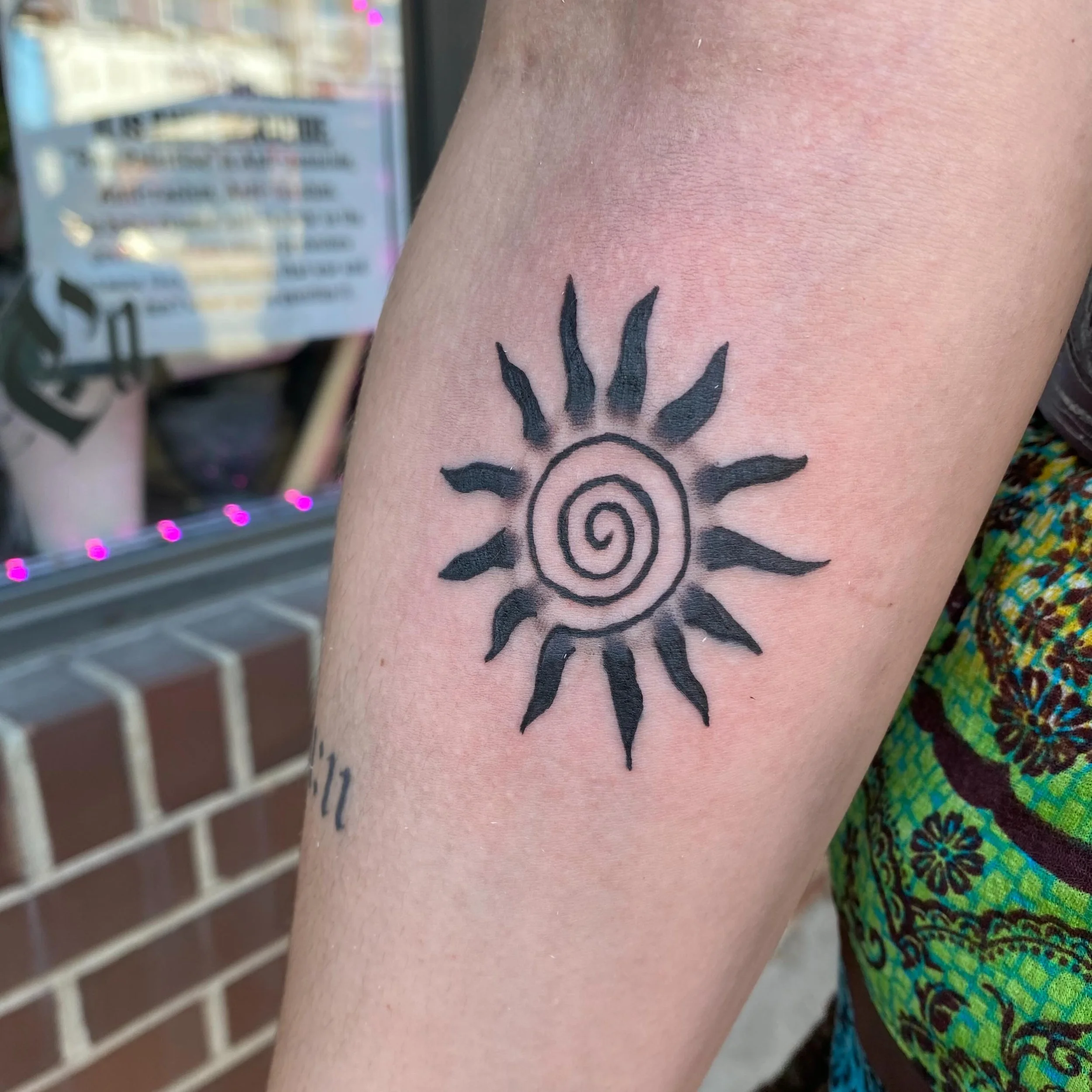 Lovely sun spiral done by @ofaeblood . She absolutely captured the beauty and history of this ancient symbol of life and birth and womanhood not to mention its solid as fuck 💅
