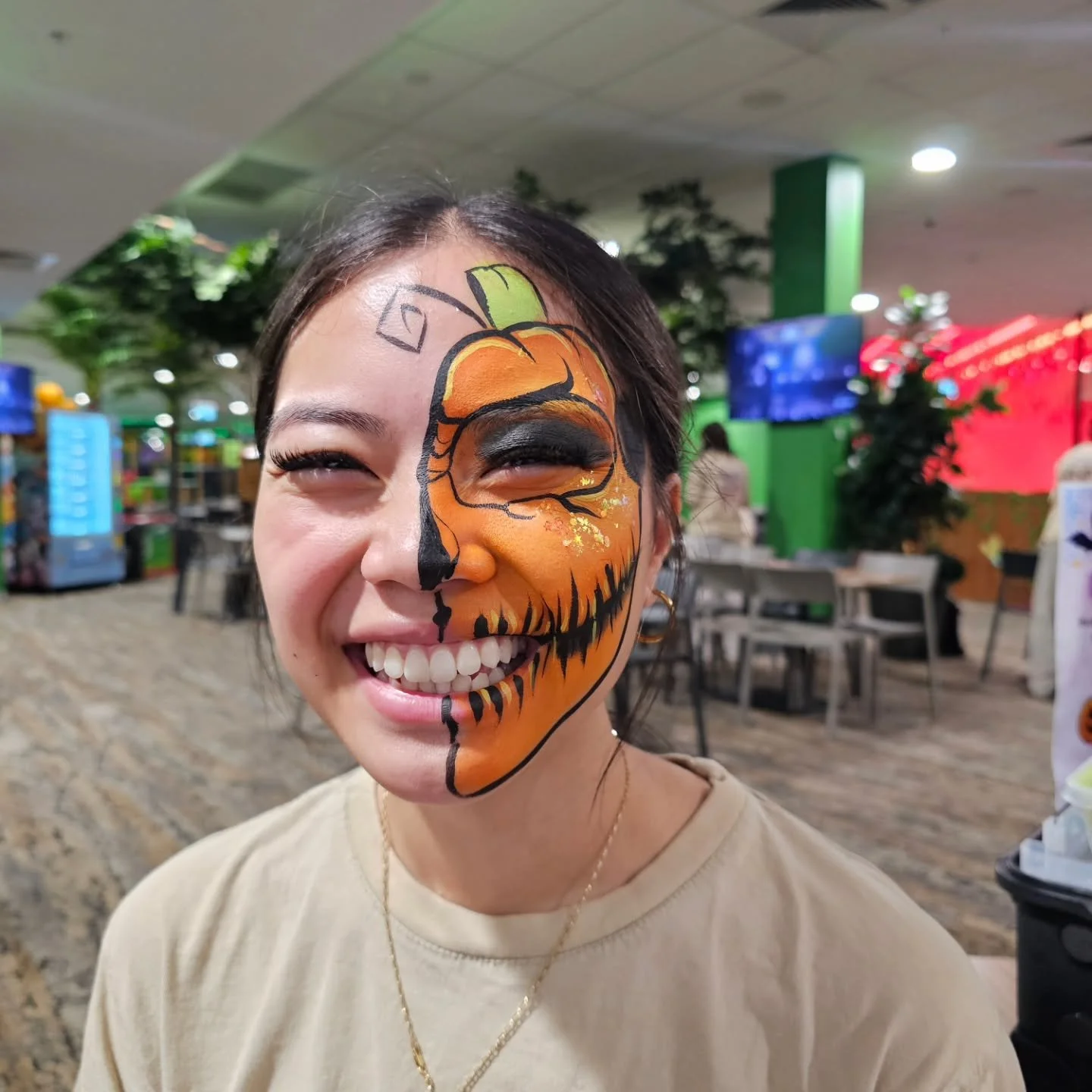 🎃 Happy Halloween! 👻
On the job facepainting. So much spooky fun face-painting at @mountiesclub @majorfunparties. They know how to party. The kids were singing their little hearts out to K-Pop Demon Hunters whilst waiting in line &mdash; it was so 