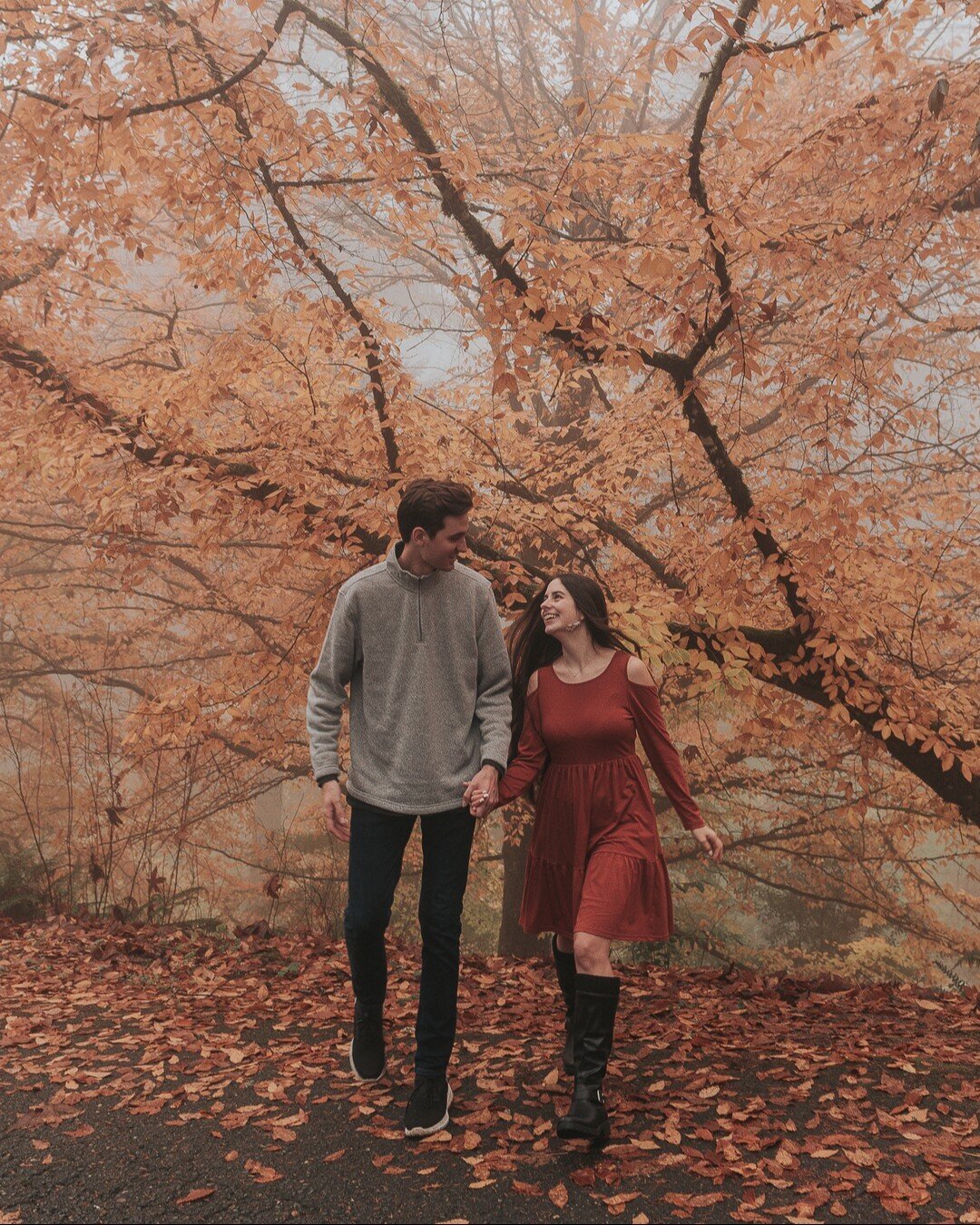 There's something truly magical about capturing a couple's engagement photos during the fall season, and it feels like a Portland fall here in Philadelphia because of all the rain we've been getting! ​​​​​​​​​
🏷️ tags: #pennsylvaniaweddingphotograph