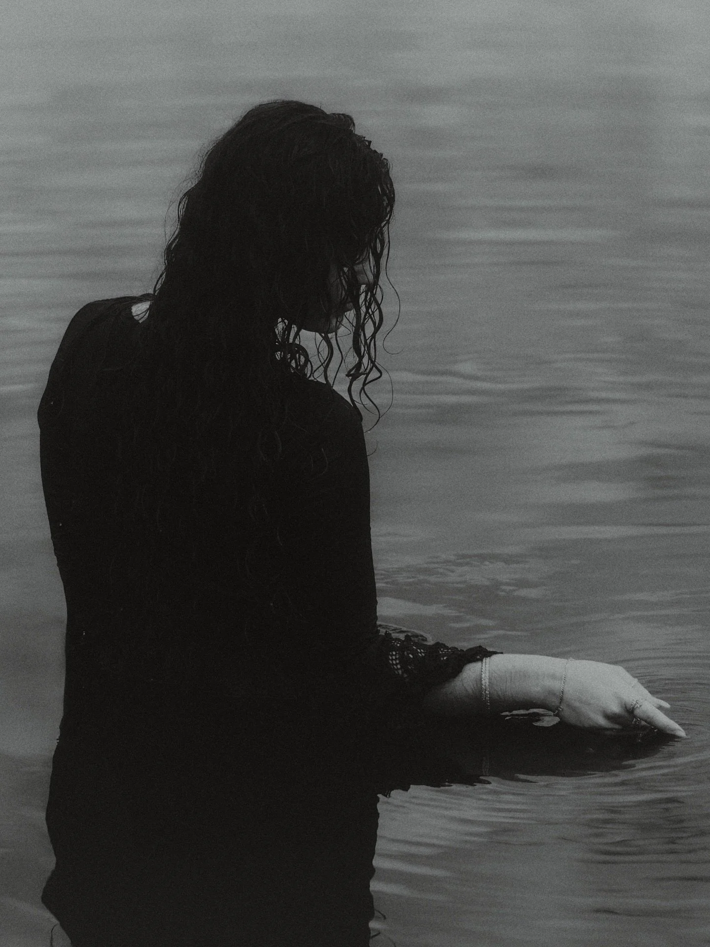 She returns again 🌙
w/ @livdunford 
&bull;
&bull;
&bull;
&bull;
#etherealaesthetic #brisbanephotographer #brisbanemodel #vintagevibes #insomniamag #aether #homesickplaces #berlinphotographer #forevermag #featuredpalette #collectivetrend #somelightma