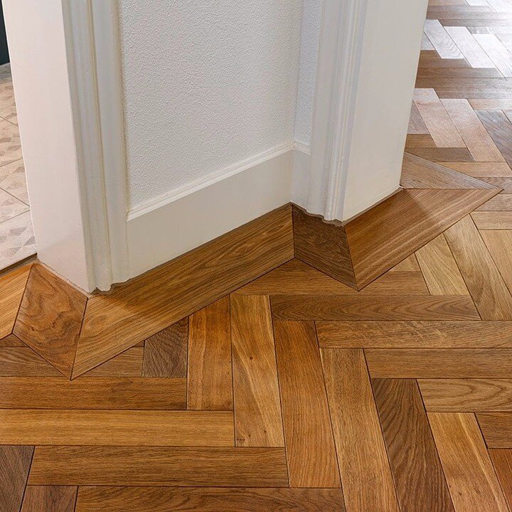 A high quality detail of the herringbone parquet in oak with frieze.
Thank you for the picture @bruno_helbling_fotografie 

#living #home #inspiration #interiordesign #interior #design #architecture #style #renovation #modern #art #lifestyle #ida14 #