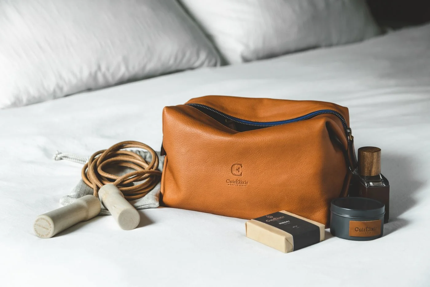 CuirElixir_Wash_Bag_Bed-1.jpg