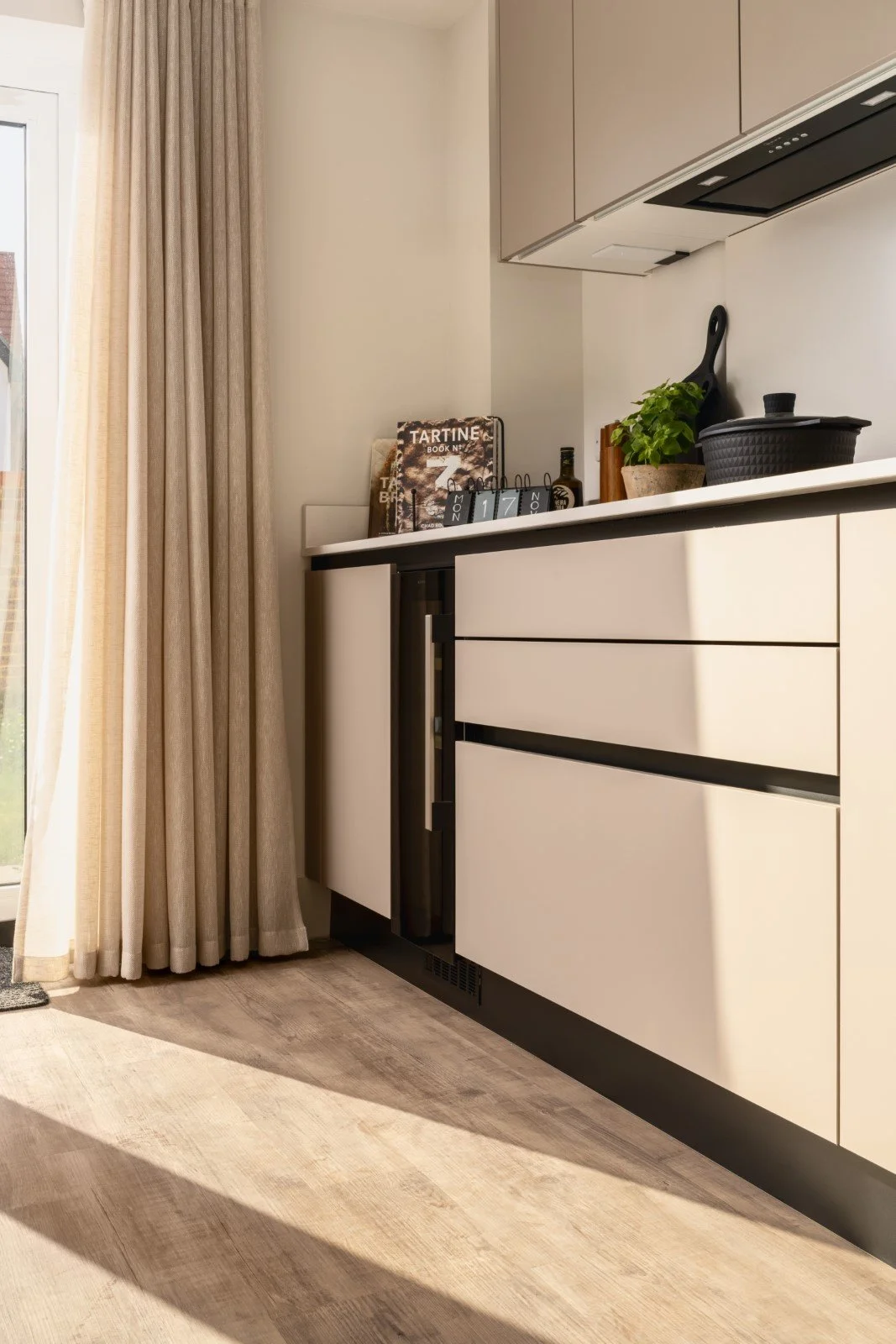 5 Screen Res TKS Internals Meadow Gate 17-11-25 (Custom).jpg