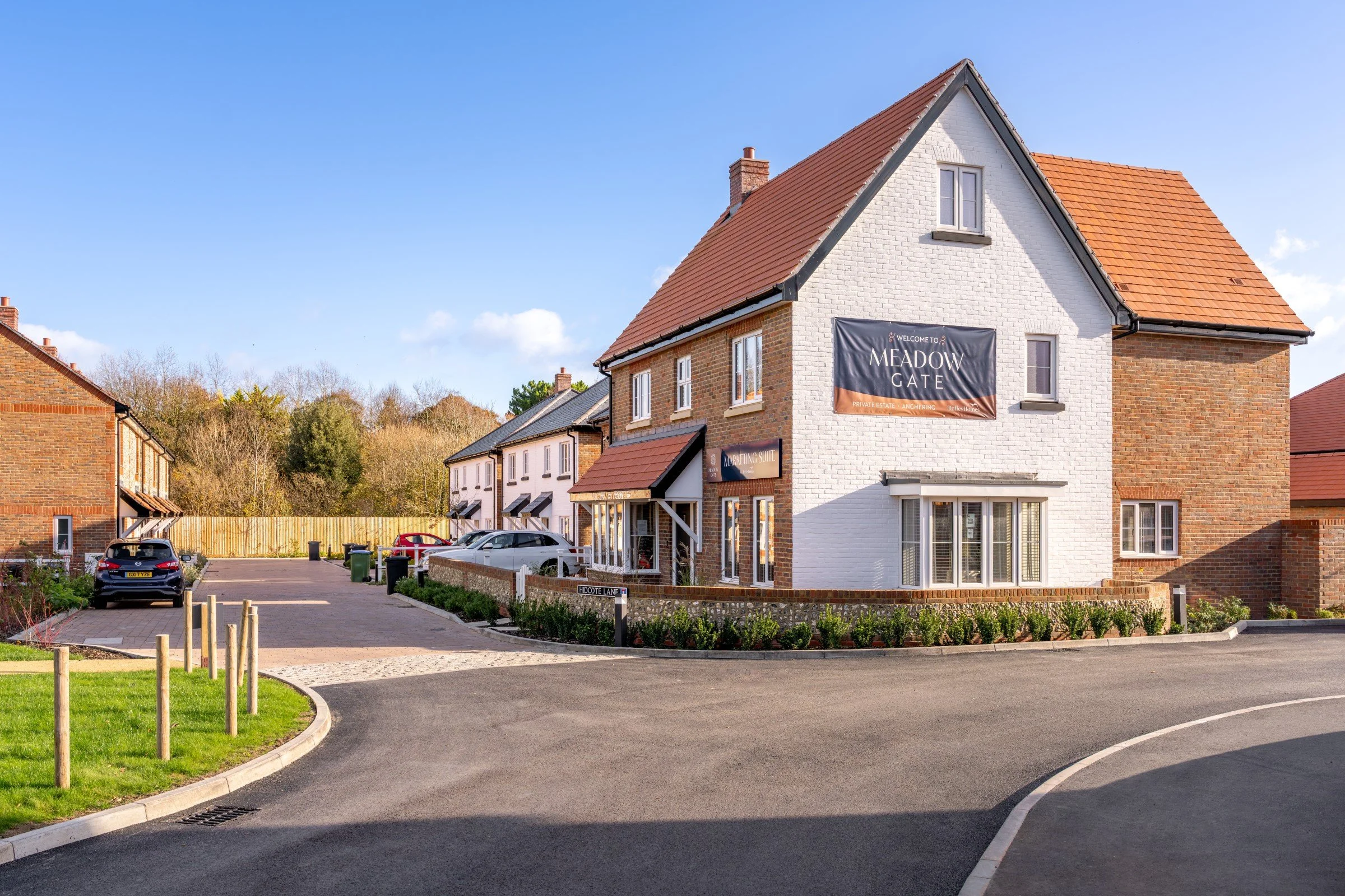 8 Screen Res TKS Externals Meadow Gate 17-11-25 (Custom).jpg