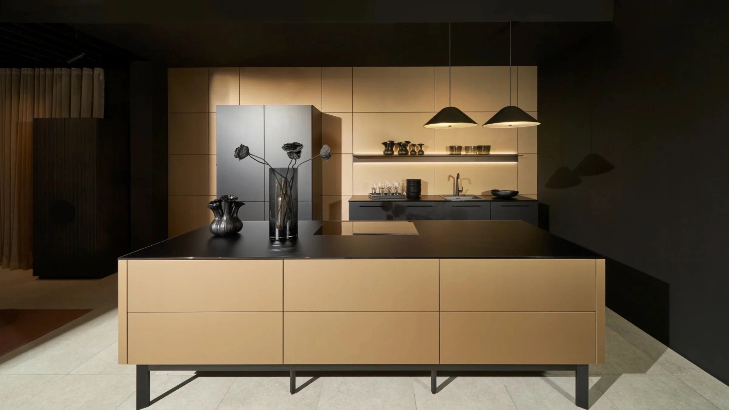 NK32327_neoPURE___Metall_Gold___SOFT_LACK___Schwar (1).jpeg