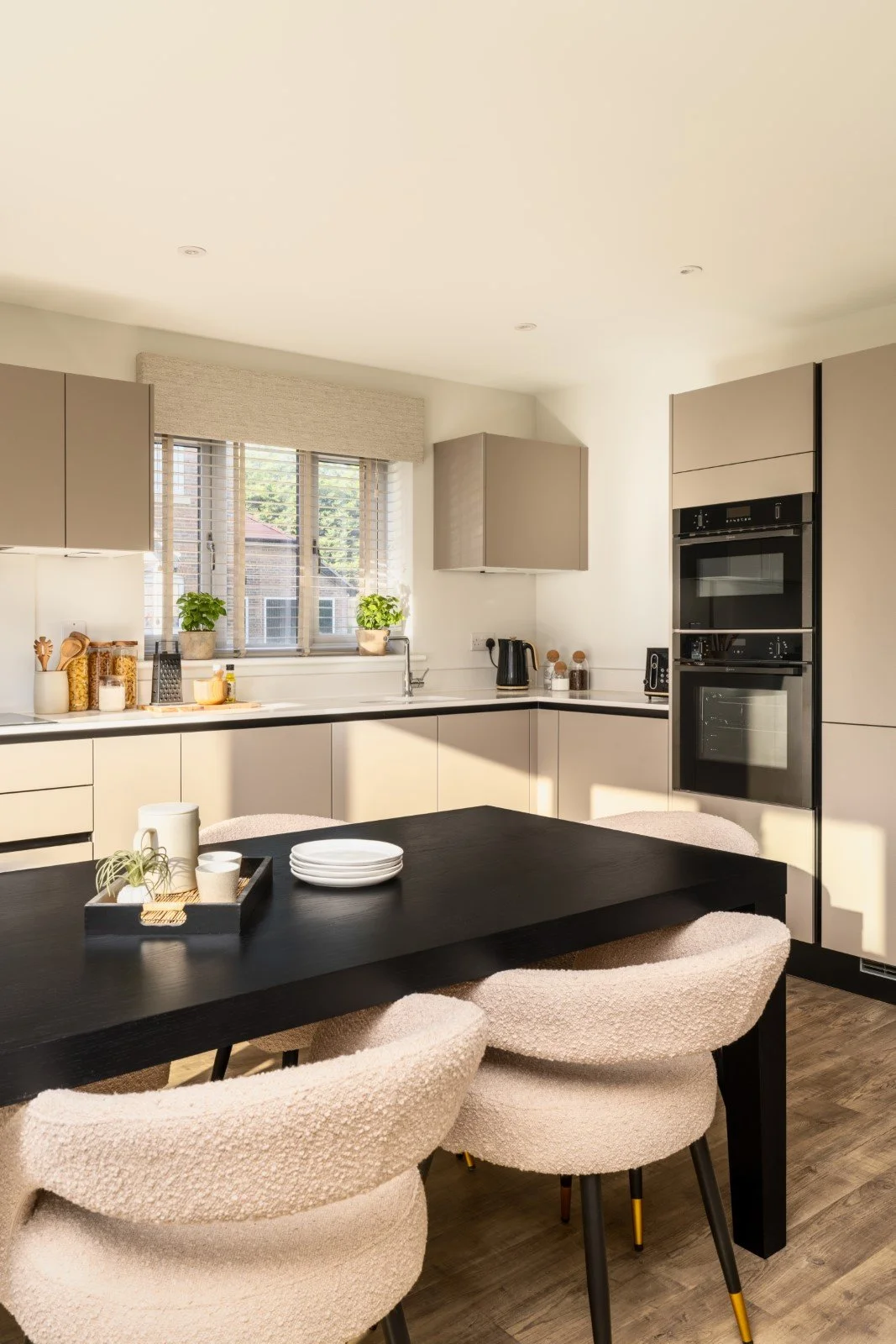 4 Screen Res TKS Internals Meadow Gate 17-11-25 (Custom).jpg