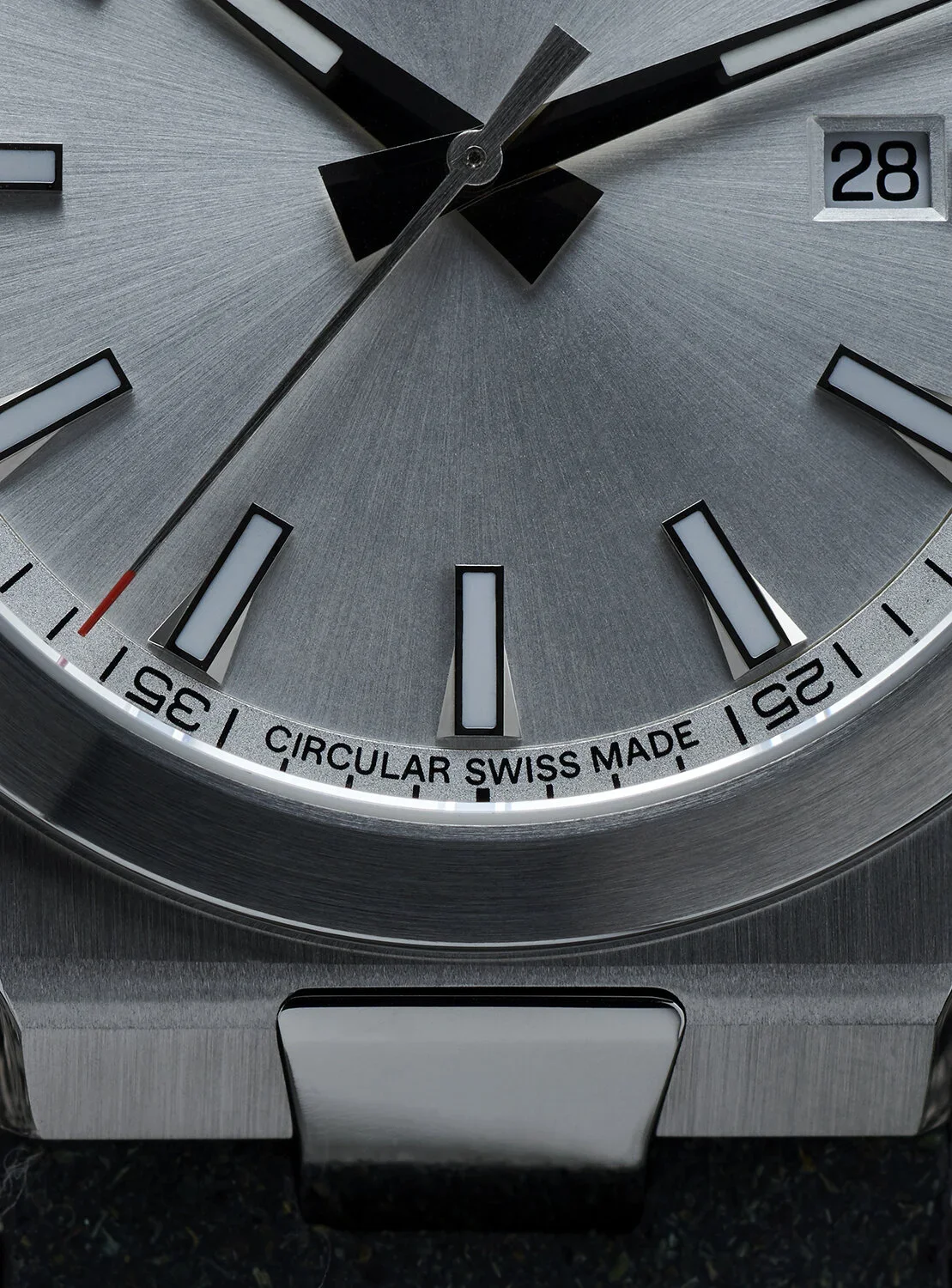 ID_WATCH_close+up+1_web.webp