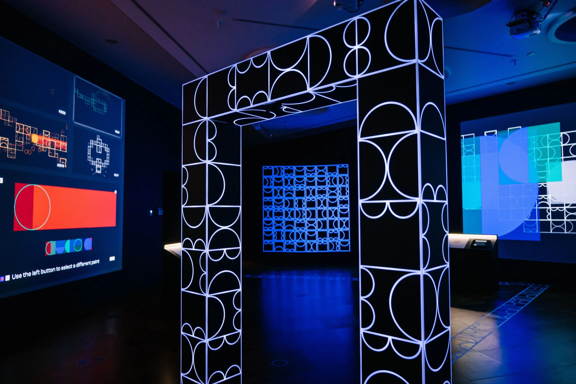 Installation detail of shemza.digital #5, highlighting the geometric structure and illuminated acrylic forms.