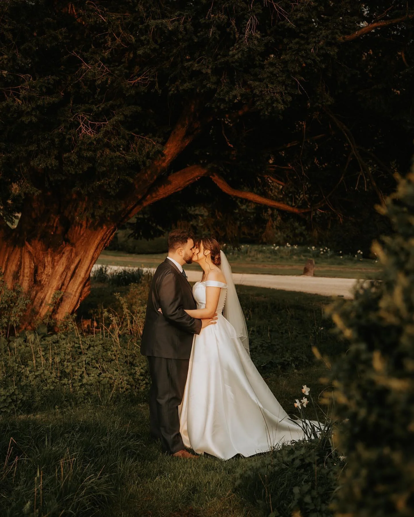 DAN &amp; NELL 🤍 

Wonderful day capturing the wedding of Dan &amp; Nell - sun was shining all day long!! 

Thank you so much for having me capture your special day &hearts;️