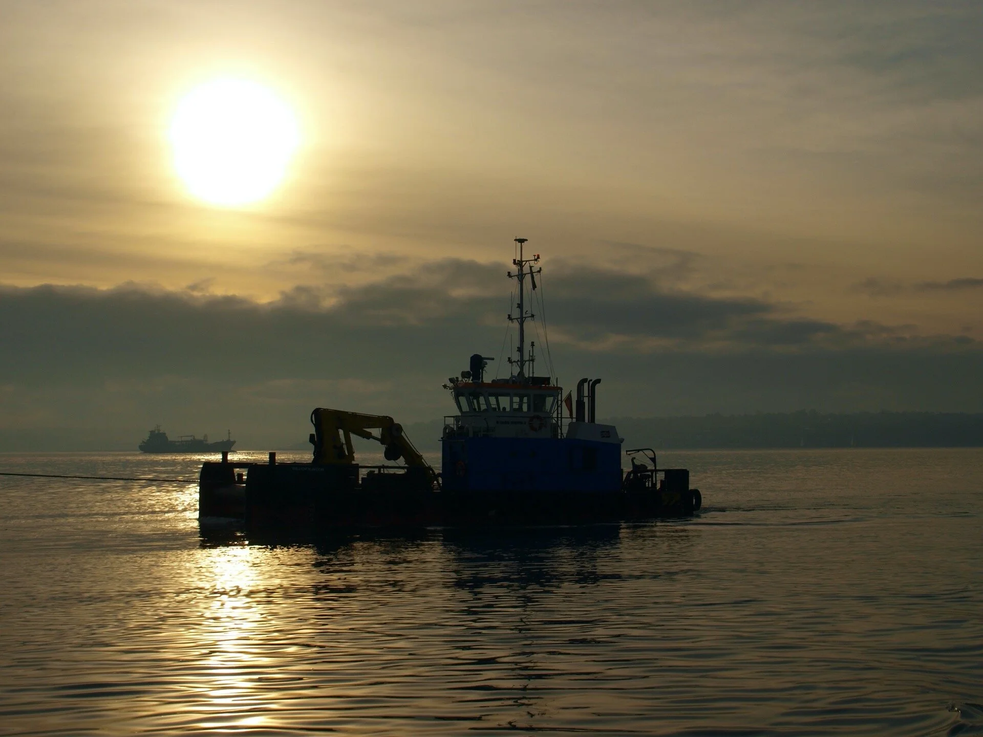 workboat-against-bright-sun-fw.jpg