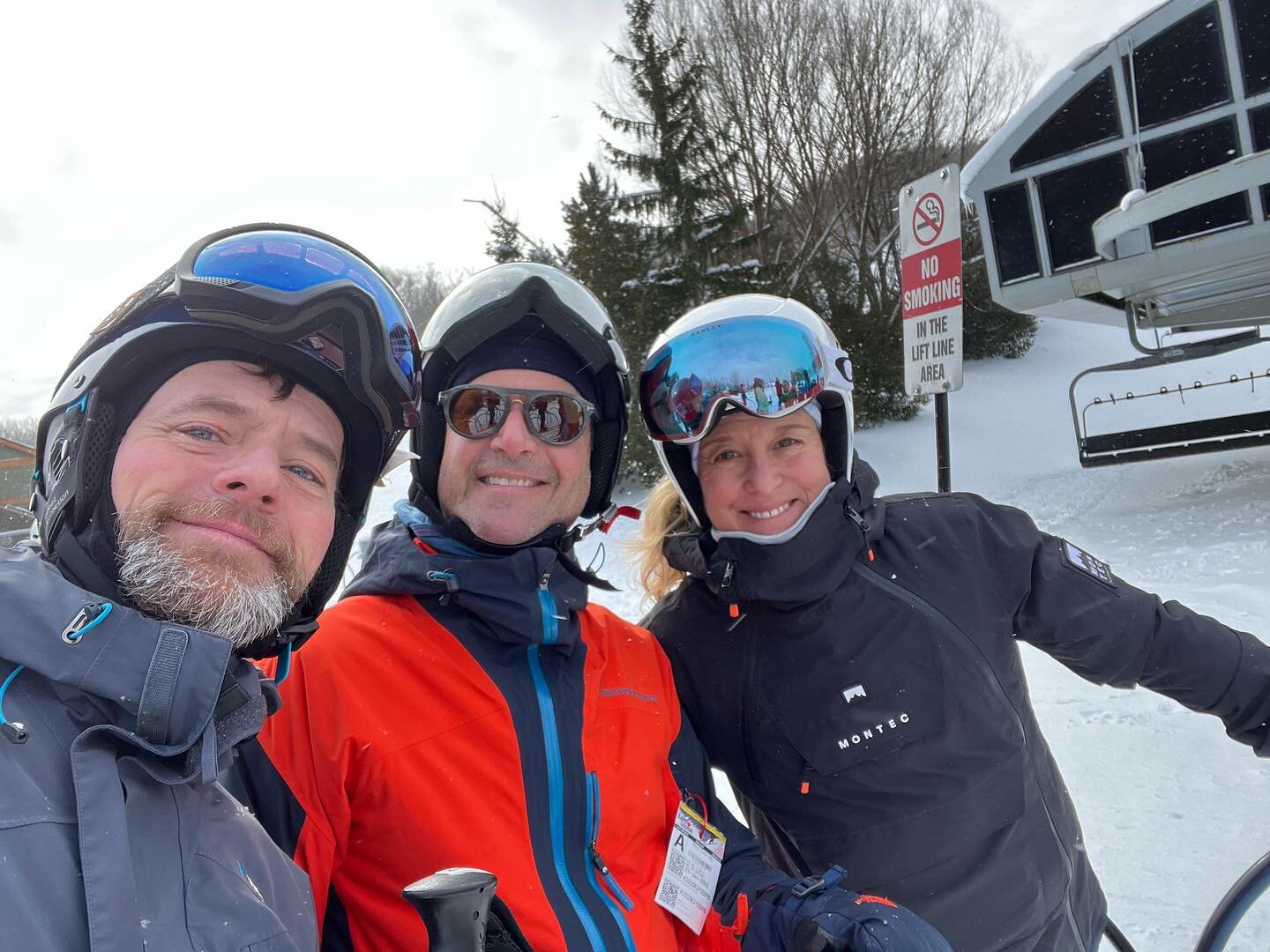 First ski wknd of 24! Fingers crossed the snow stays. Thx Shabones for hosting. ❤️⛷️🎿❄️🍷