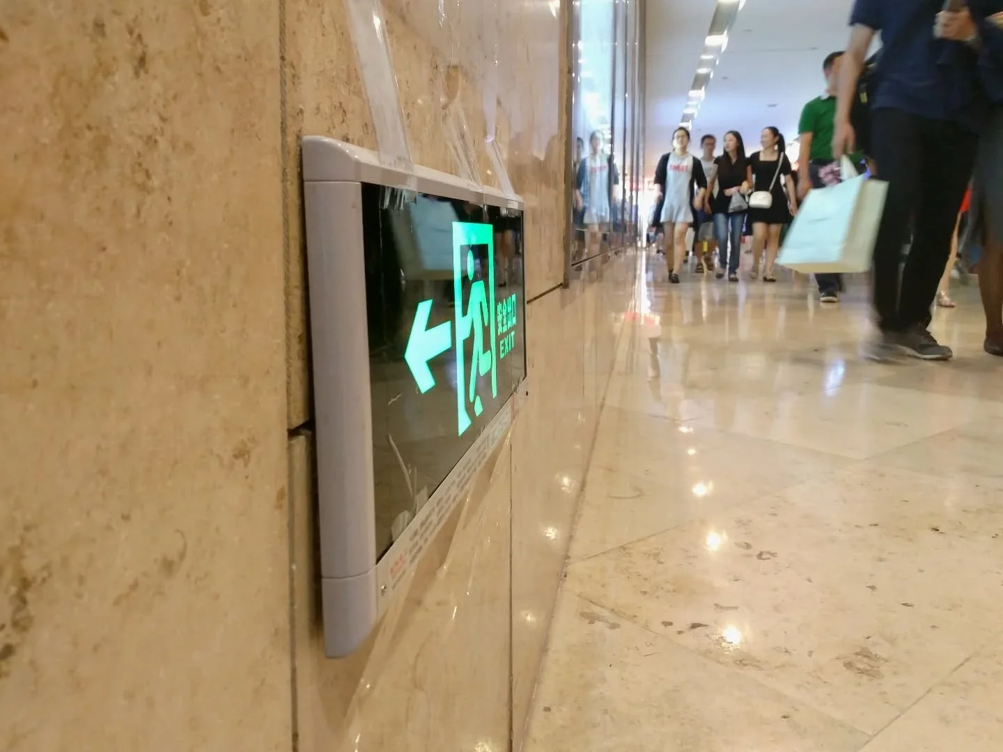 // Issue 67 - The Photographic Issue - The Unseen Perspective //

Artist: Bill Aitchison
https://www.tumblr.com/chinaquickfix/ www.billaitchison.co.uk
@infinite_biscuit
China Quick-Fix. Sign Fixing
China Quick-Fix is a photographic archive of solutio