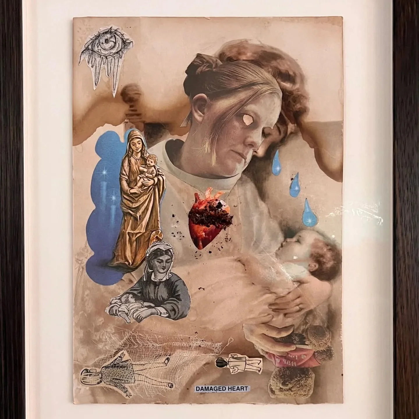 // Issue 70 -The Fragmented Body //

Artist: Rachel Riggs

https://yardworks.wordpress.com/

@rachelriggsartist

RRiggs Damaged Heart 30x21cm mixed media 2021

Description: This was a tragic event in the Uk in 2008, when a poor working class young gi