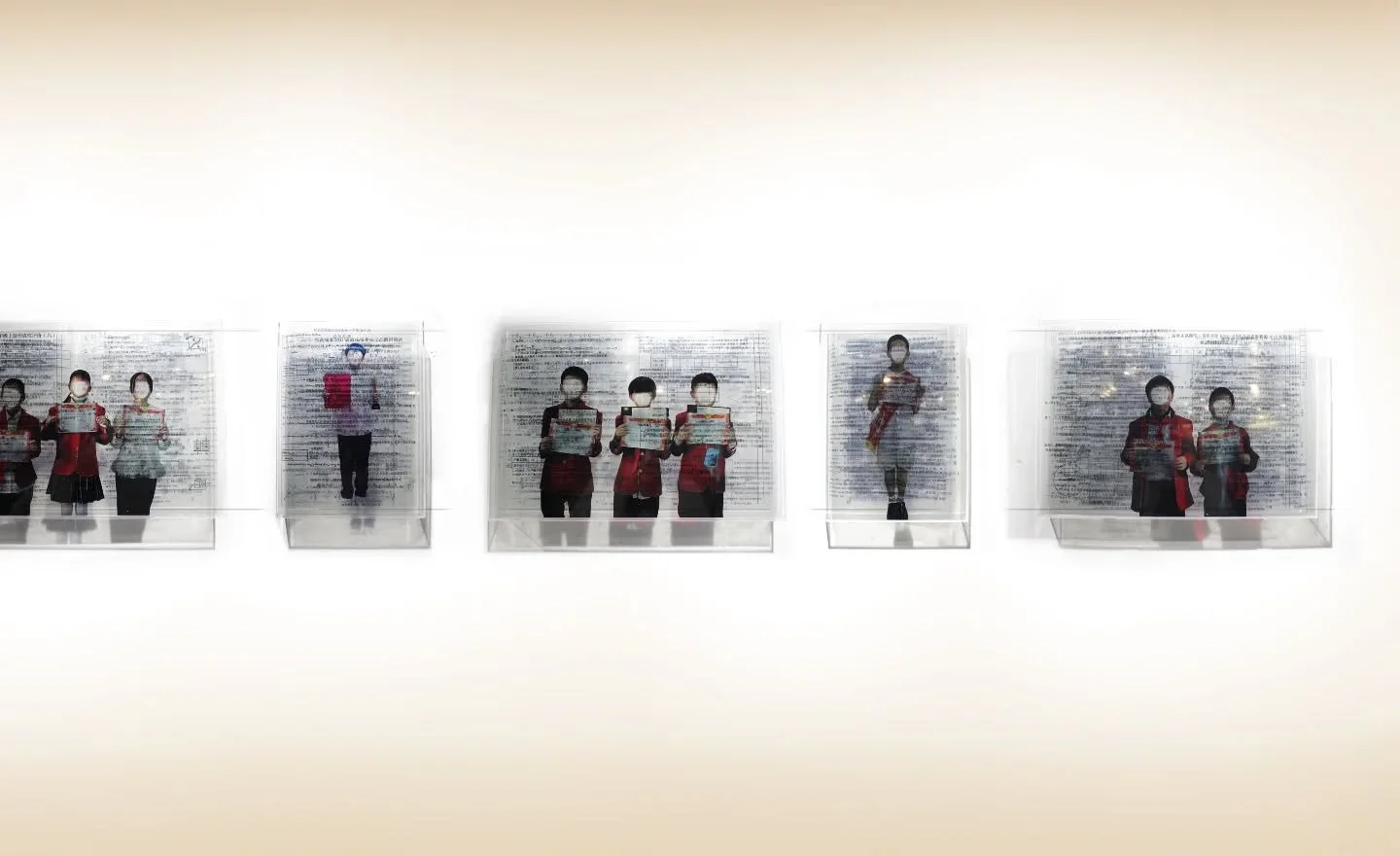 // Issue 70 - The Fragmented Body //

Artist: Jie Huang

www.jsusya.com

@jsusyart
Description: Showing Off explores the fragmented body through the erasure of identity under family and social pressure. Inspired by a phenomenon in China where parents