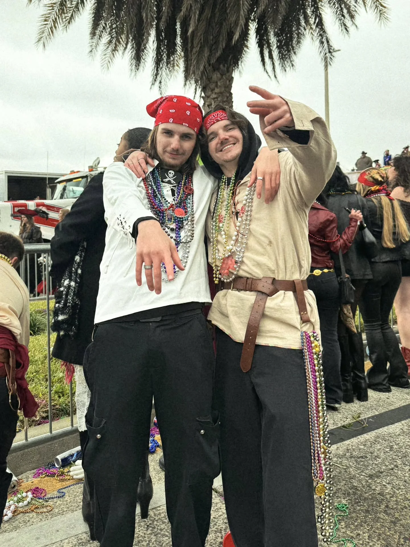 GASPOOOORILLLAAAA 🏴&zwj;☠️ We survived the cold and the drinking 🥂