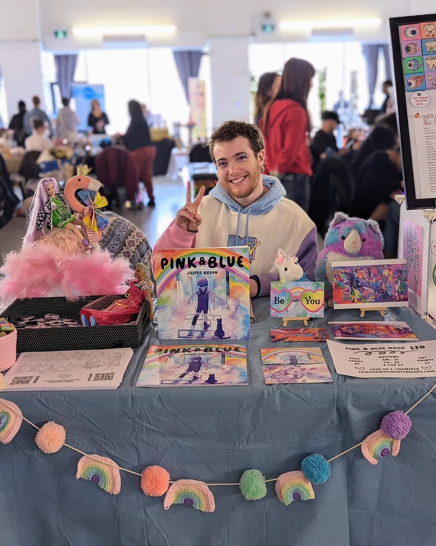 All set up @flamingomarket.ca 🦩🏳️&zwj;🌈📘🙌 Come visit me and other awesome queer vendors @theparkdalehall 😎 Till 6pm!

Shoutout to @antopunfu for the beautiful buttons 🙌🎉 

#queerart #queerartist #torontoartist #artist #kidlit #arttherapy #lgb