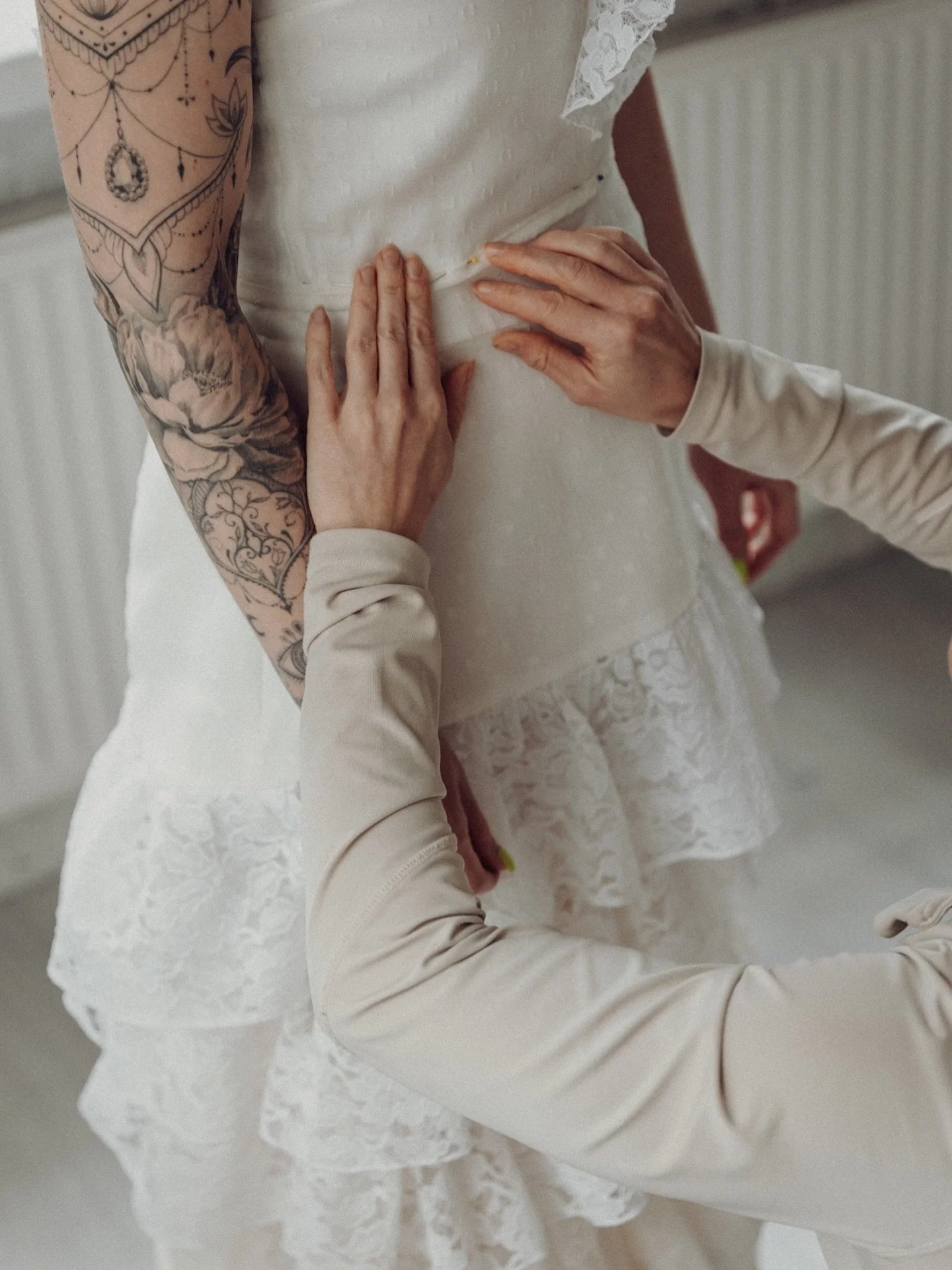 H&auml;&auml;- ja juhlapukujen muokkaukset 🤍

Jos jokin ei tunnu aivan omalta, sen voi aina muuttaa! 
Pienill&auml;kin korjauksilla vaatteesta tulee just sulle sopiva, jossa on hyv&auml; olla.

Mulle on t&auml;rkeint&auml;, ett&auml; tunnet olosi it