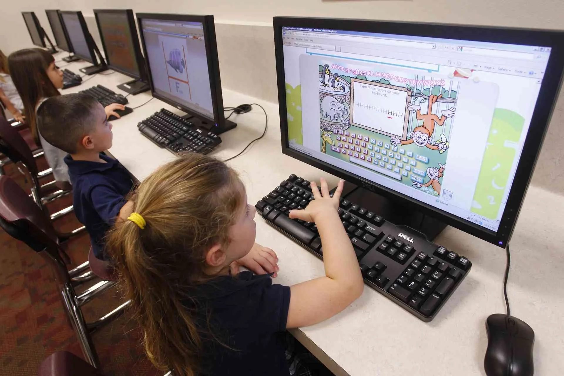 Students using educational computer programs during a Montessori STEM lesson in Allen, TX