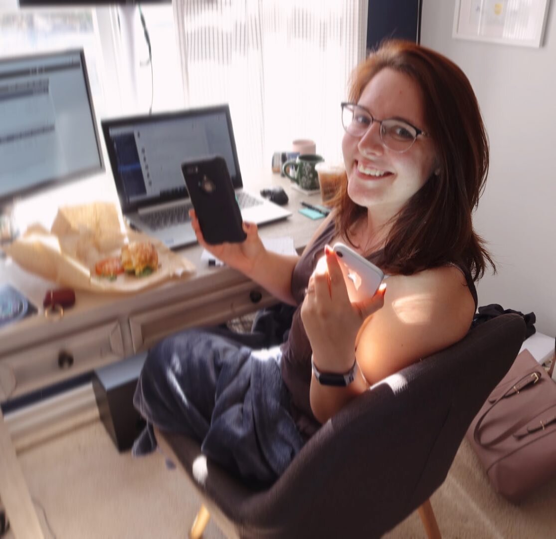 Some days it just looks like this&hellip;
-Two phones on hold
-Half-eaten sandwich
-Much coffee
-Chat up and running to support other agents. (And to get theirs 😅)

2023 packages are up and running for real! I had the privilege to get vacations rese