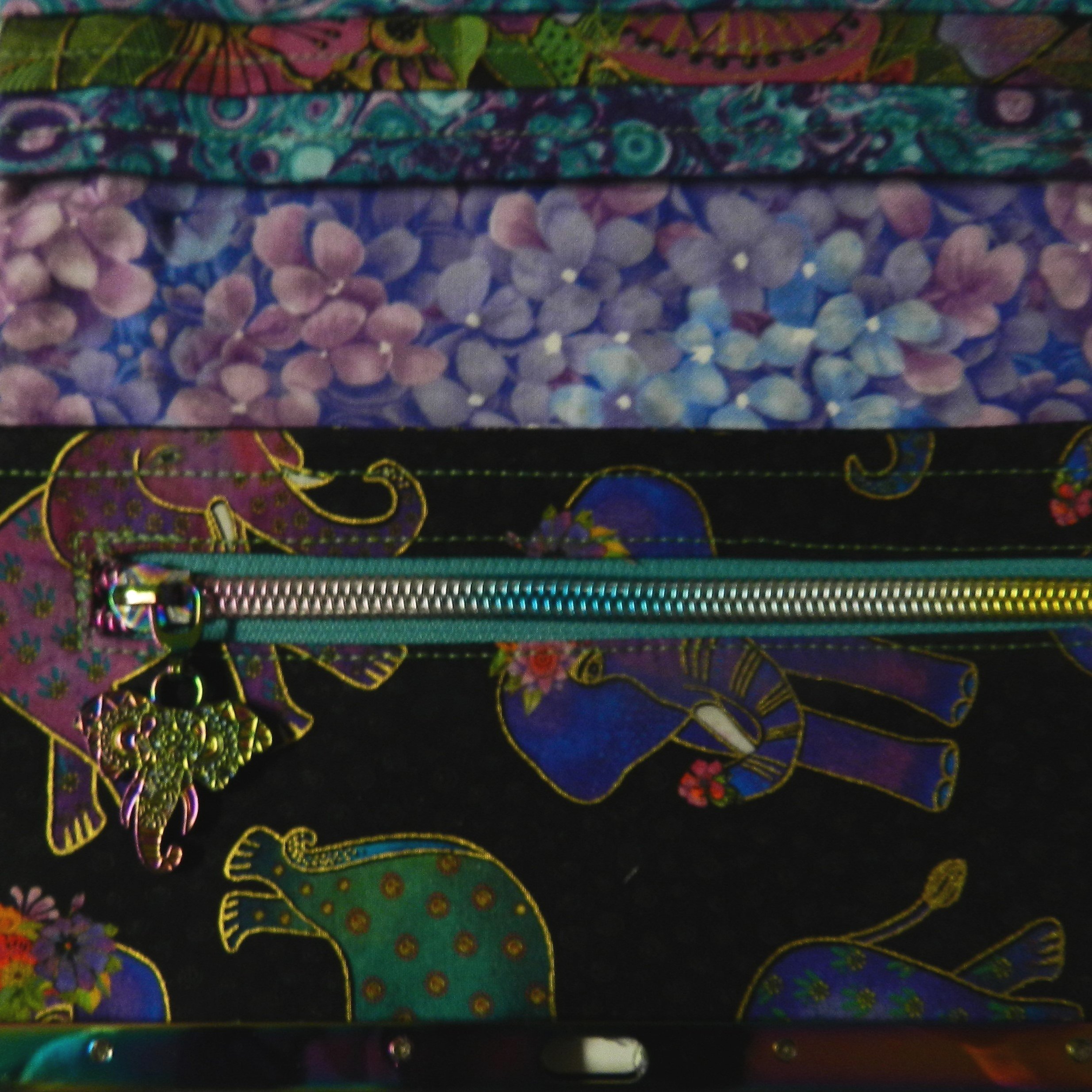 Laurel+Burch+Secret+Jungle+Black+Multi+Elephants+Diva+Wallet+Interior+Close-Up+View.jpg