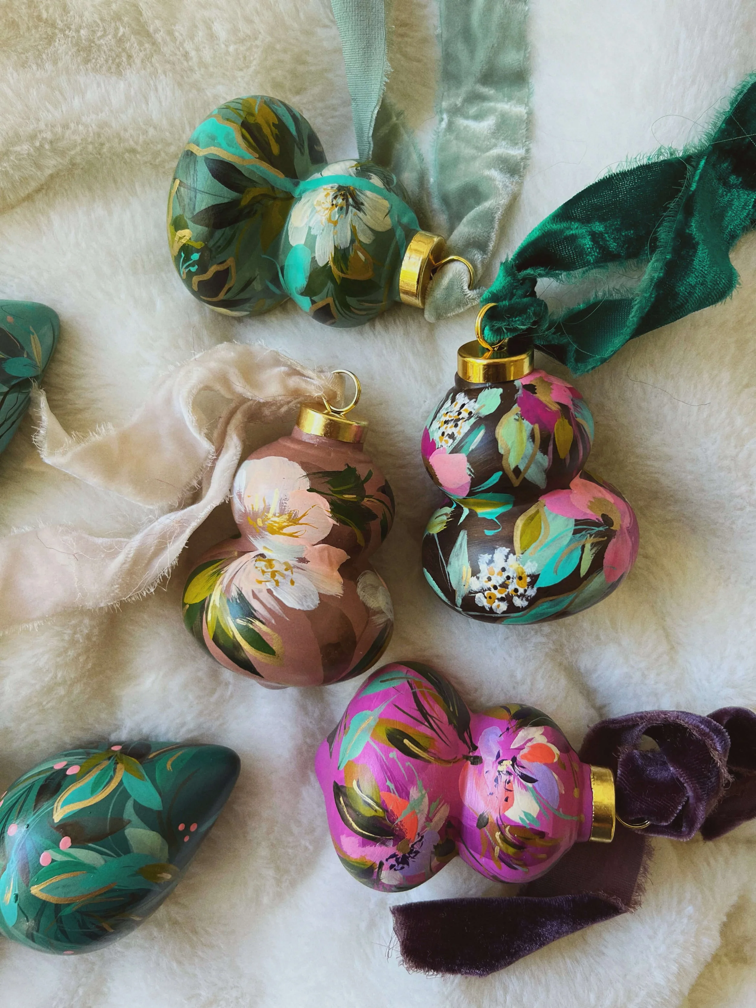 DIY Holiday Ornaments | Sessions Stand