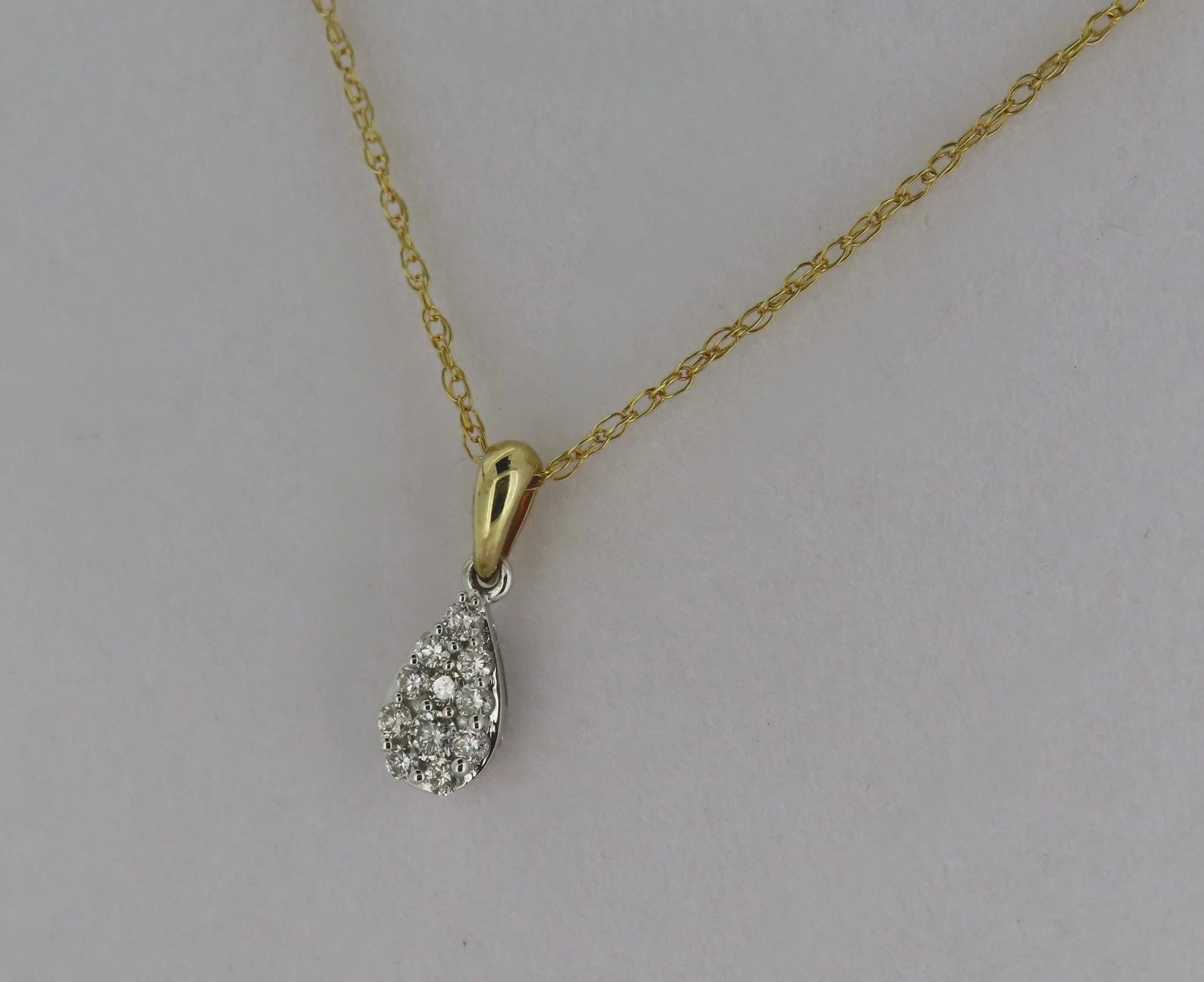 NEW: Pear Shaped Diamond Cluster Necklace 🤍

A shimmering pear-shaped diamond cluster designed to add just the right amount of sparkle to every day. 

💫 14K yellow gold
💎 Natural round genuine diamonds
💍 .15 carats total weight
⛓️ 18&rdquo; loose