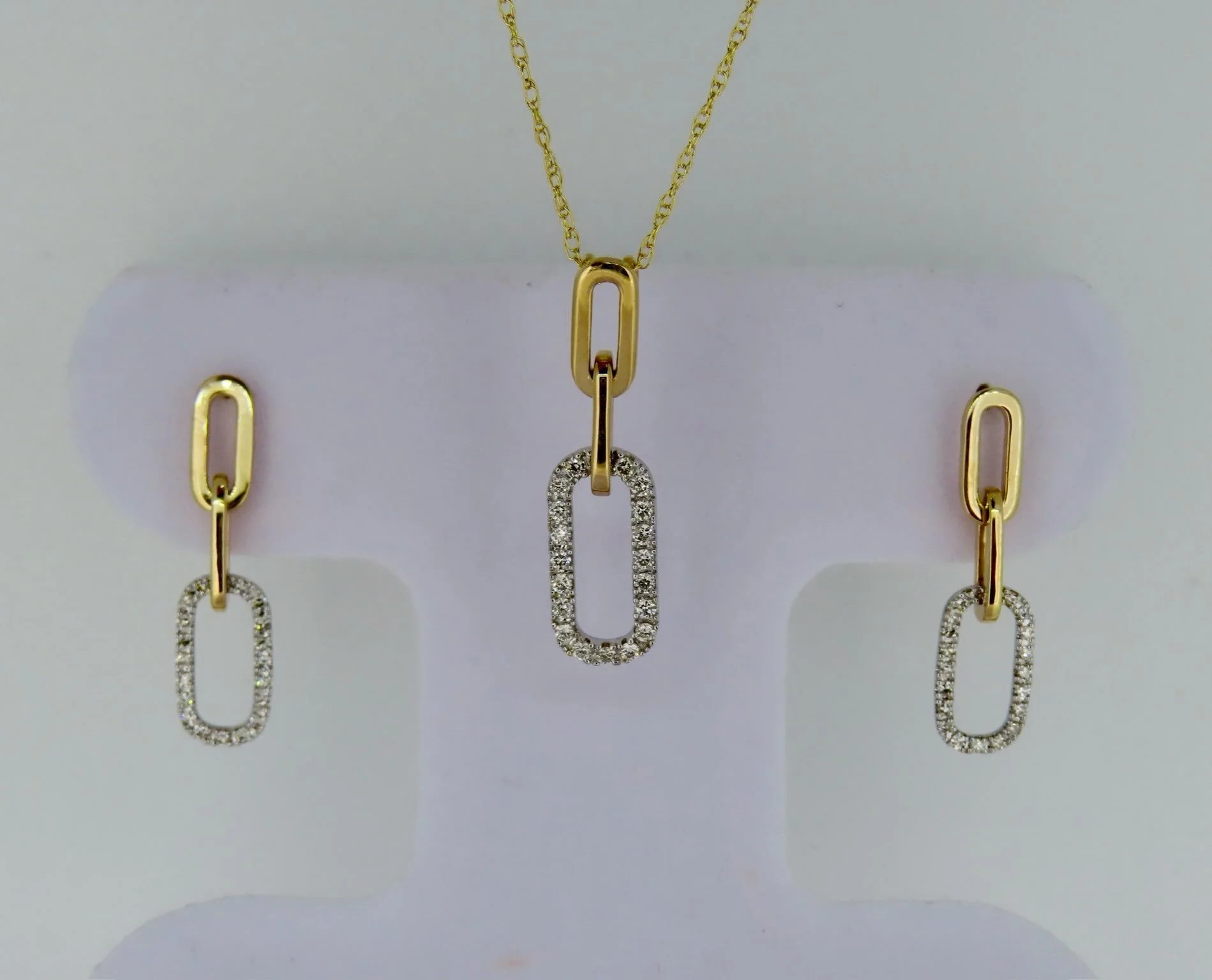 One of our favorites: Mixed-Metal Paper Clip Link Set ✨

A modern take on classic elegance. Sleek polished gold links are paired with sparkling genuine diamond accents, while the elongated geometric design gives this necklace and matching earrings a 