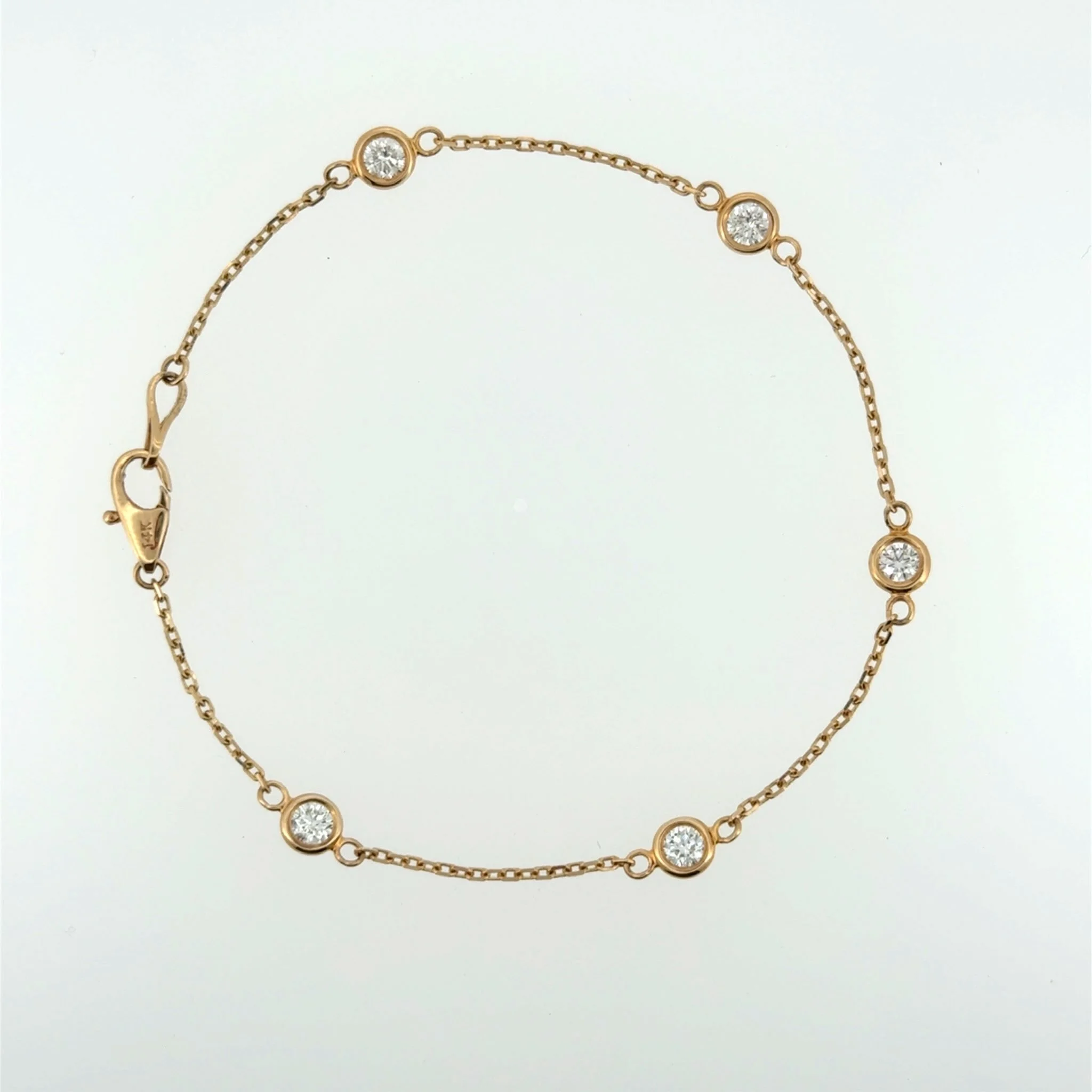 A gorgeous touch for every day: Bezel-Set Diamond Station Bracelet in Yellow Gold 😍

This delicate station bracelet features five round natural diamonds evenly spaced along a 14K yellow gold cable chain. Each diamond is secured in a smooth bezel set