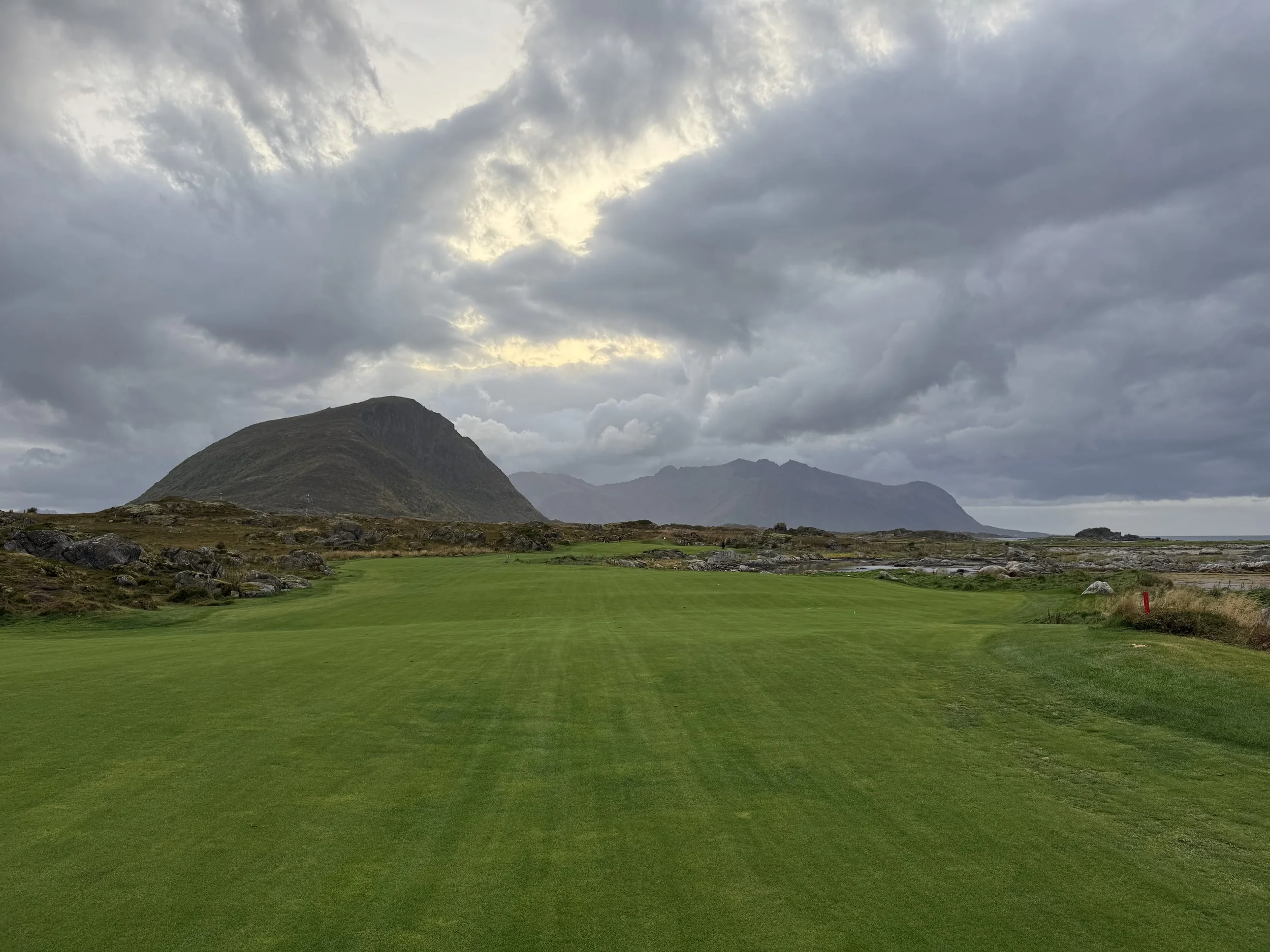 2 lofoten golf course 1.jpeg
