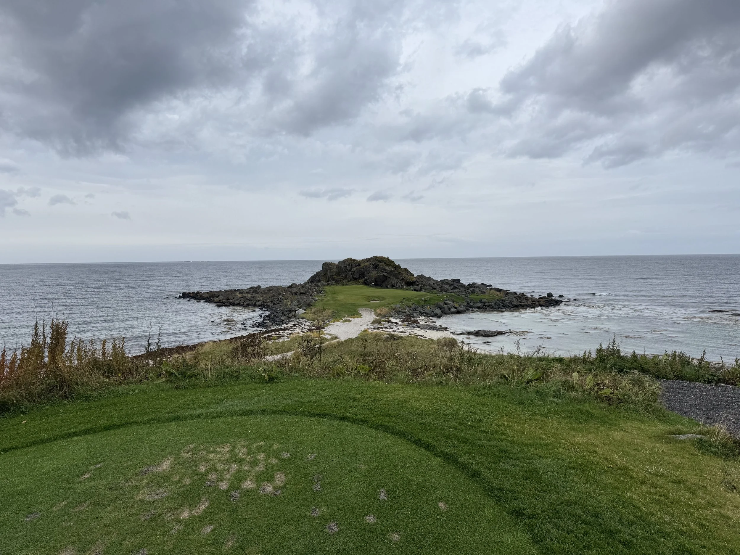 2 lofoten golf course 3.jpeg