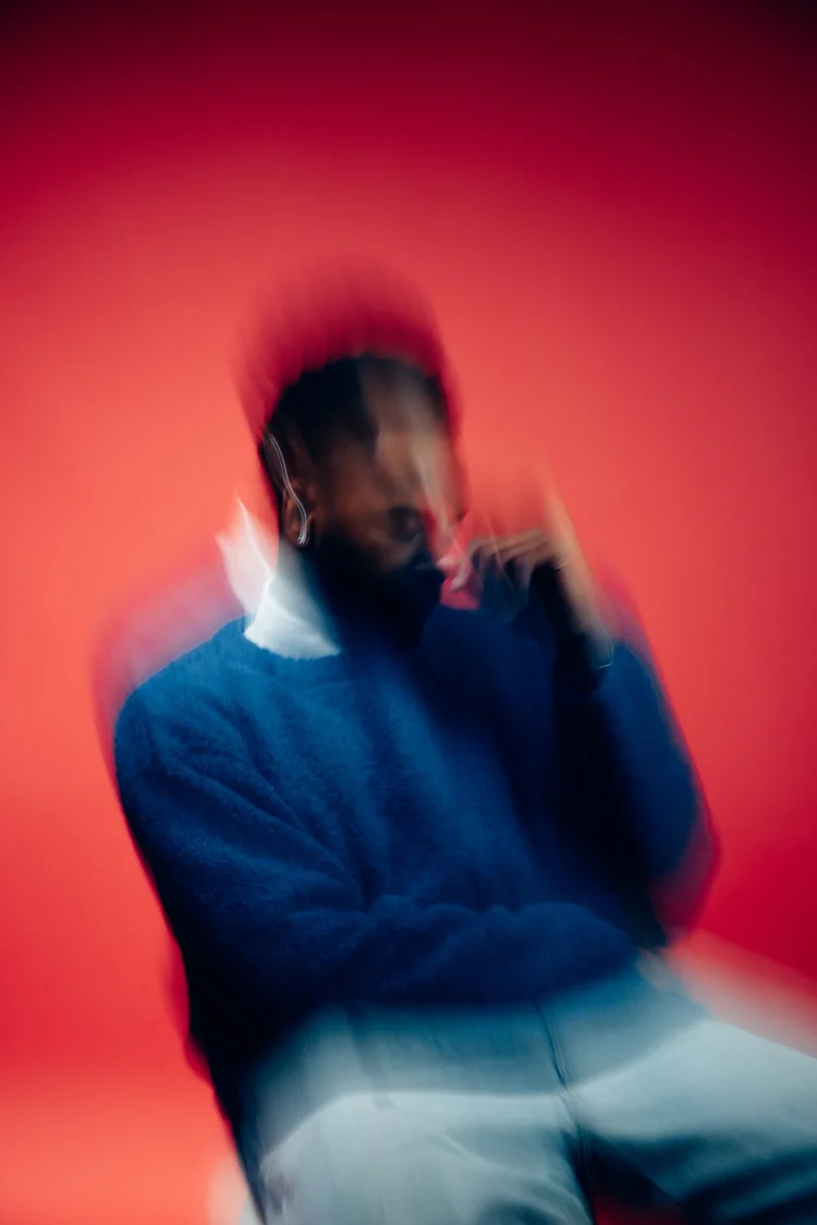 MvkeyyJ performing live