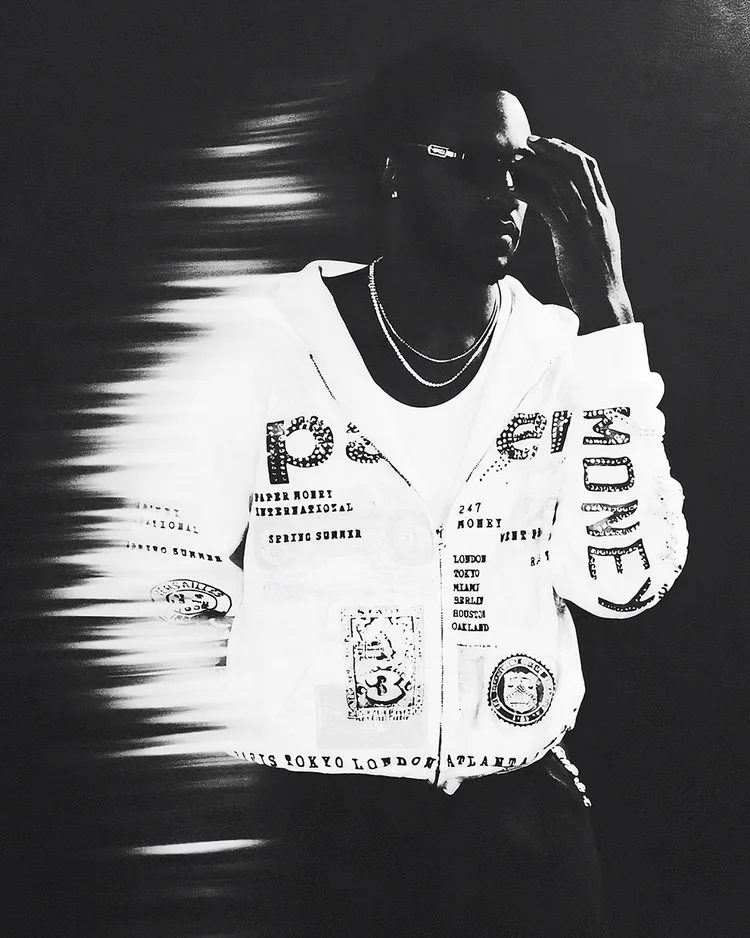 Black and white portrait of MvkeyyJ