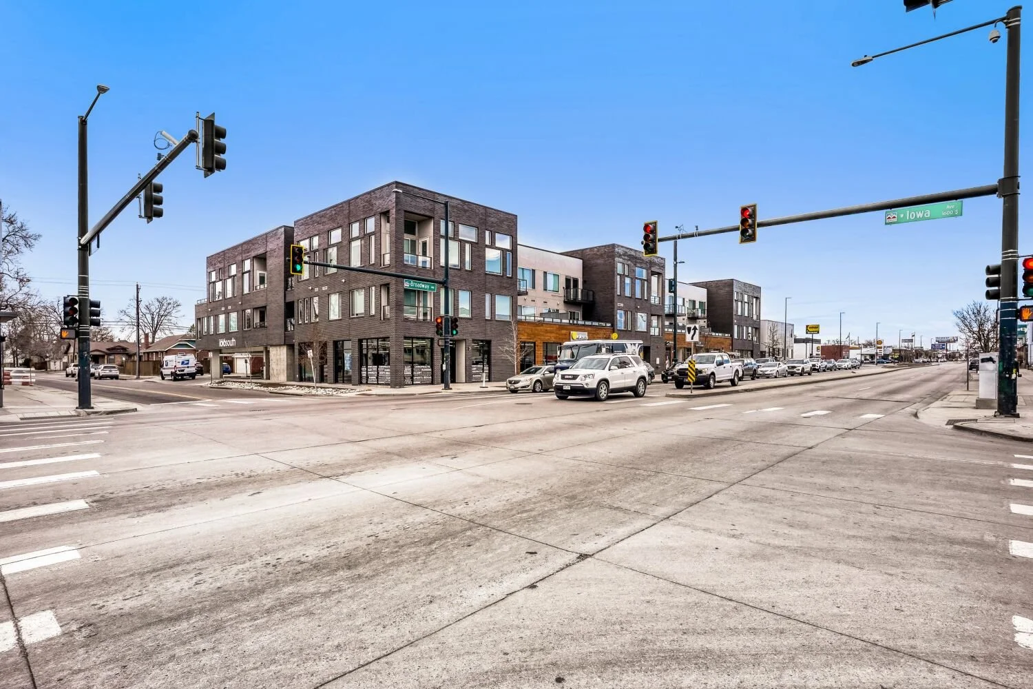 1616 s broadway 218 - Web Quality - 003 - 03 Exterior Front.jpg