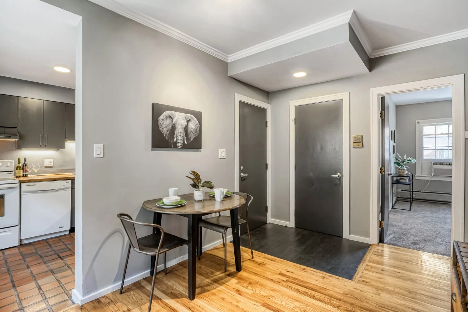 960 Sherman St 2F - Web Quality - 006 - 06 Foyer.jpg