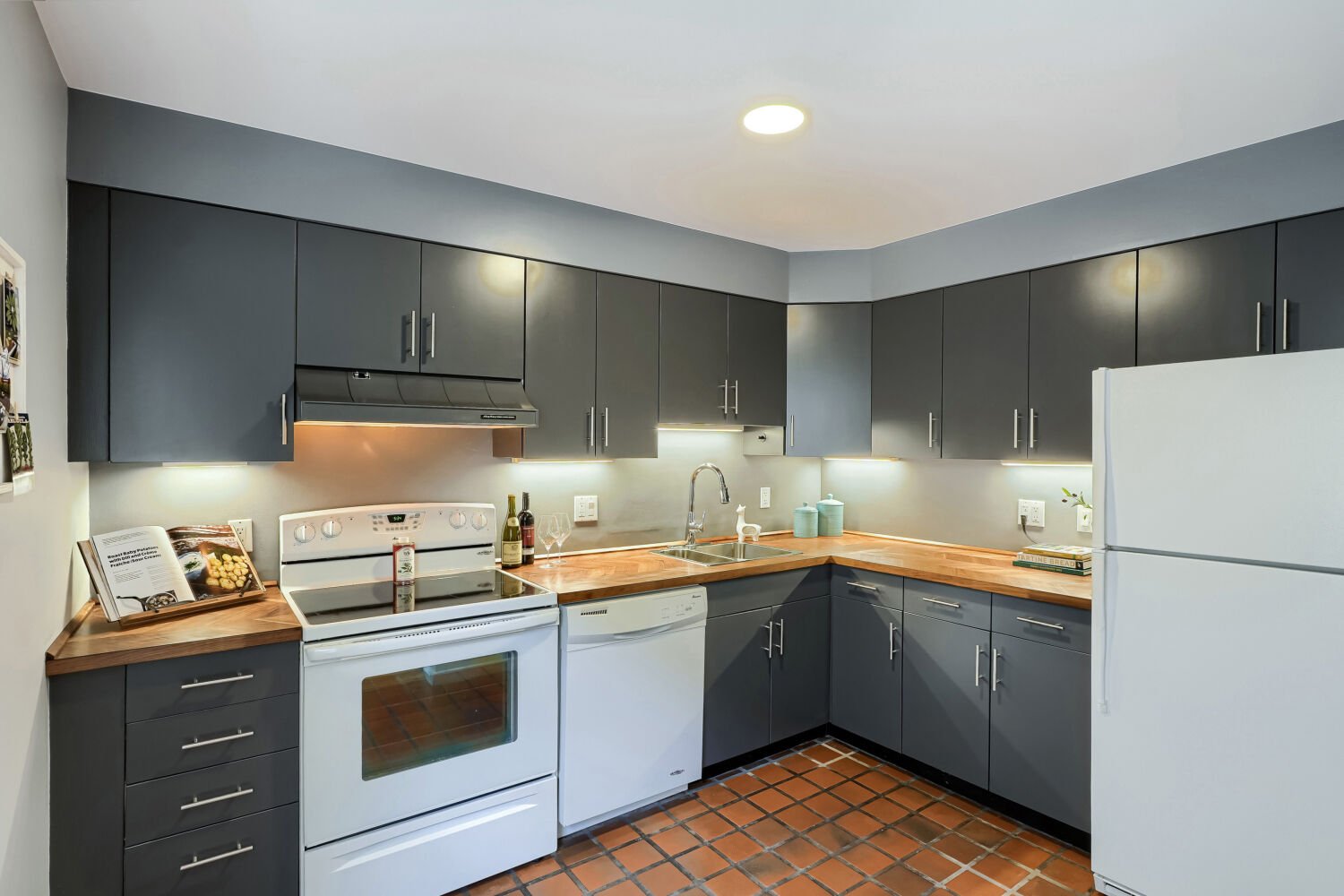 960 Sherman St 2F - Web Quality - 014 - 14 Kitchen.jpg