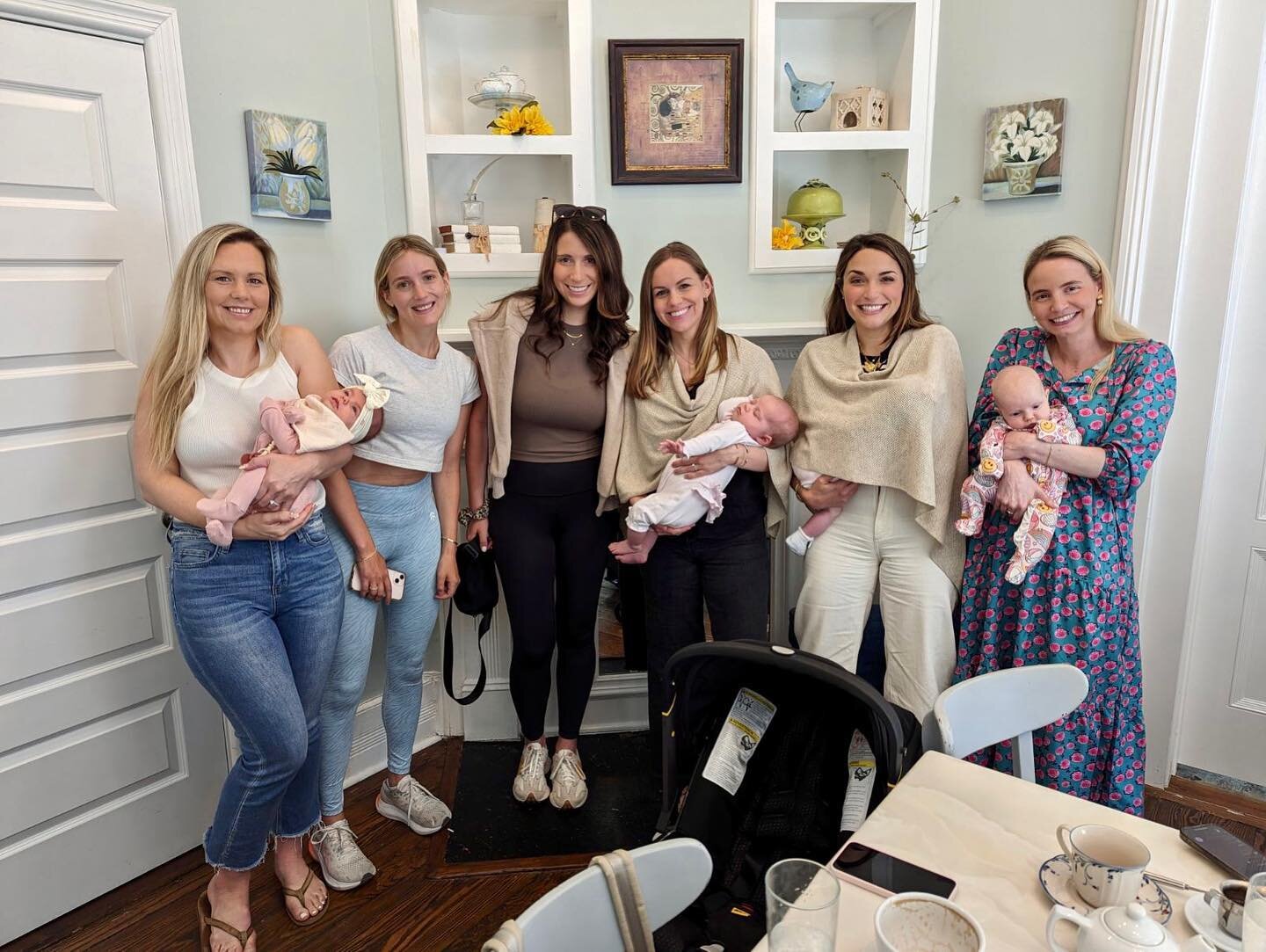 Last meeting of the March circle in Charleston. May sign up is open for mamas that had a baby in the last 2 months! #charlestonsc #charlestonmoms #mountpleasantsc #fourthtrimester #postpartumjourney 

Hosted @galadesserts and led by @jennadoula ❤️❤️