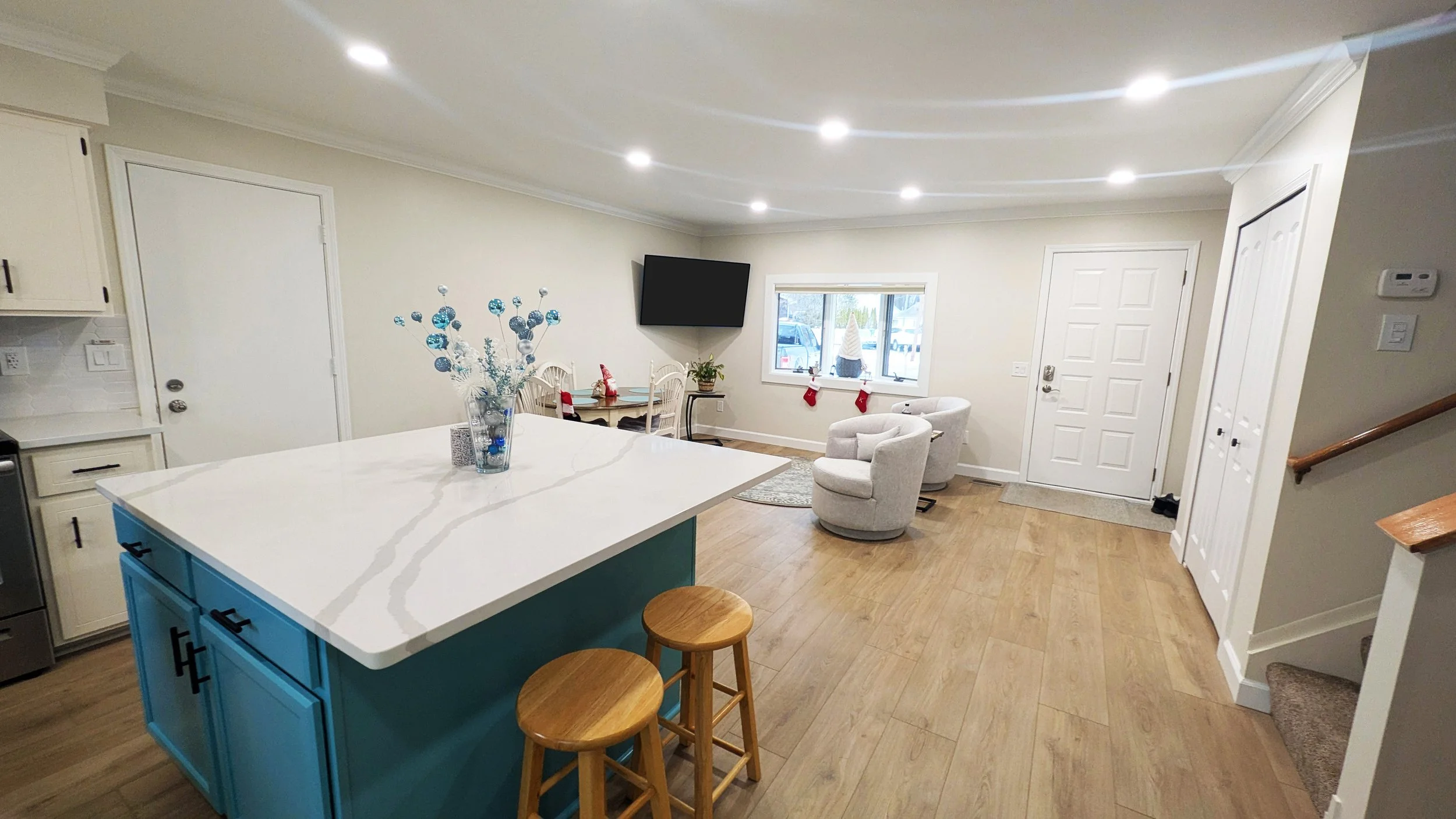 KITCHEN ISLAND (2).jpg