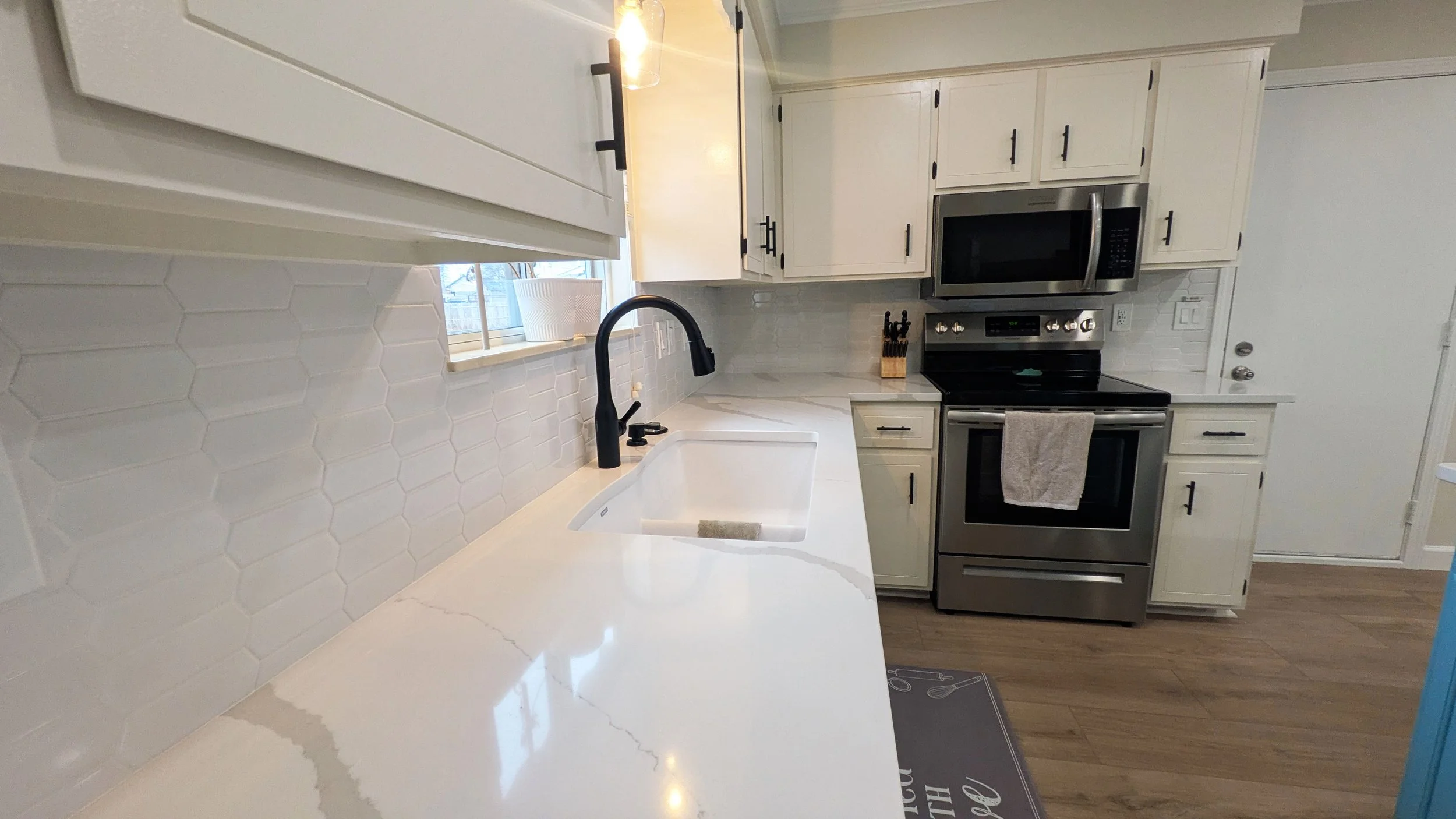 COUNTERTOP & TILE BACKSPLASH (1).jpg