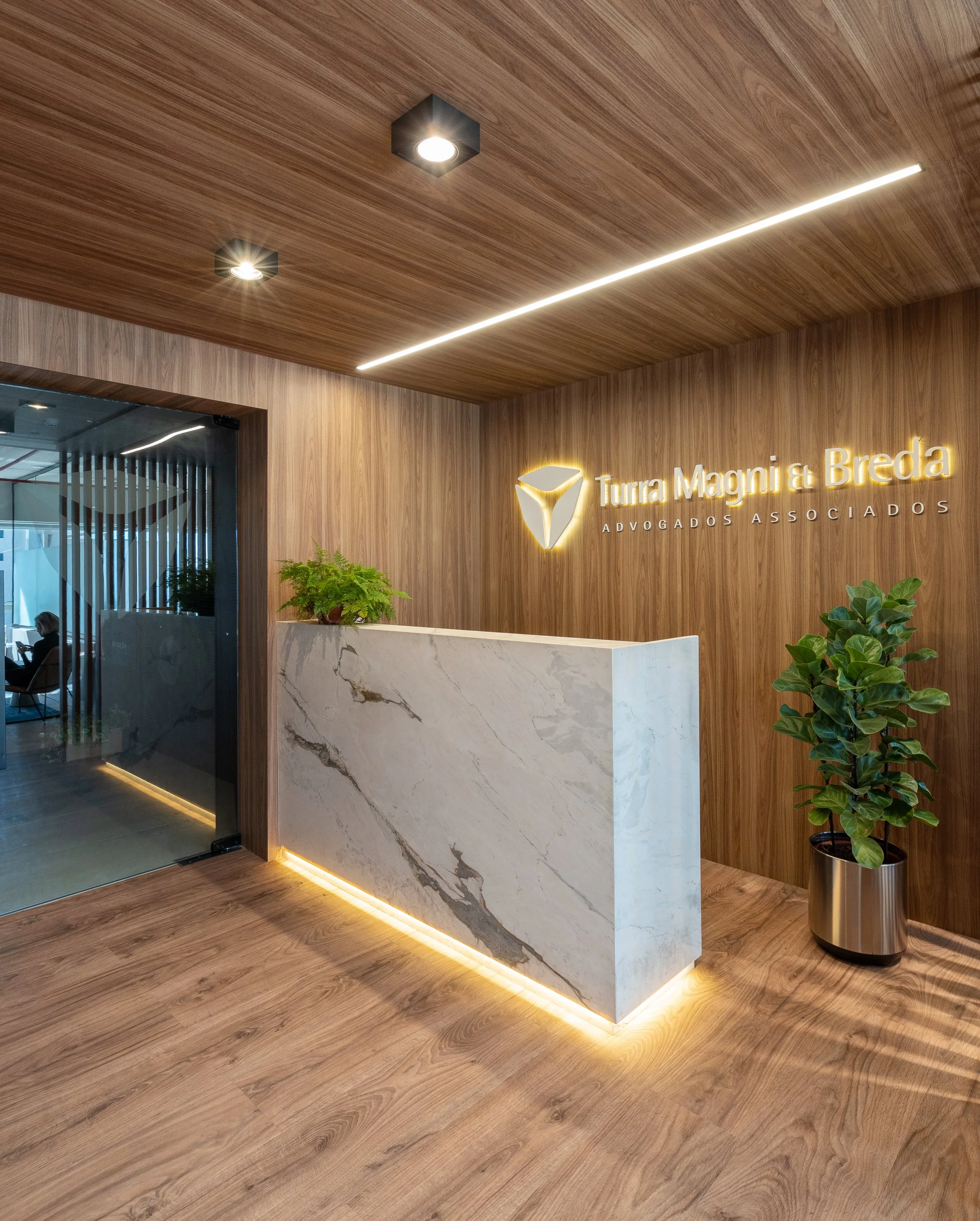 bruta escritorio 32-  Bruta escrutório - revisão.jpg