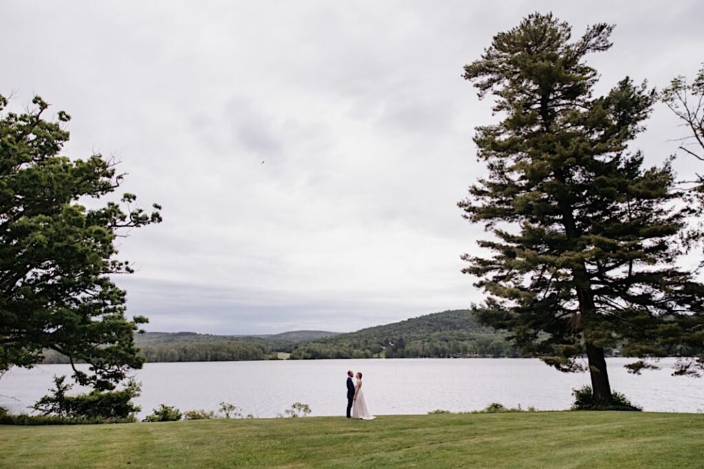 034_Fontainebleau-Inn-ithaca-finger-lakes-documentary-new-york-wedding-photography-65-1024x682.jpg