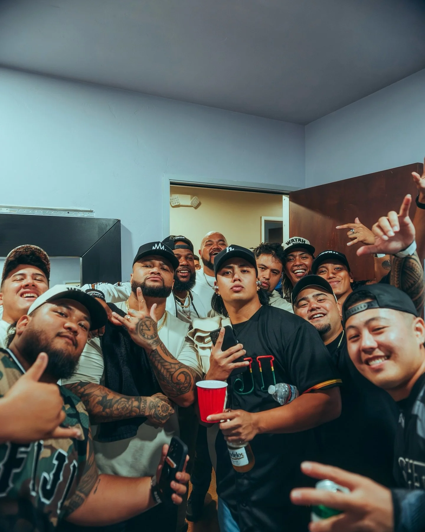 Still on cloud 9 from this weekend! Mahalo nui to @commonkings for having us! 🤙🏽 

Till the next one! 👀🔥
October 8th @ Tulalip Resort 🎟️
#highwatah
#commonkings
#watahboys
#hifi
#fijiforever