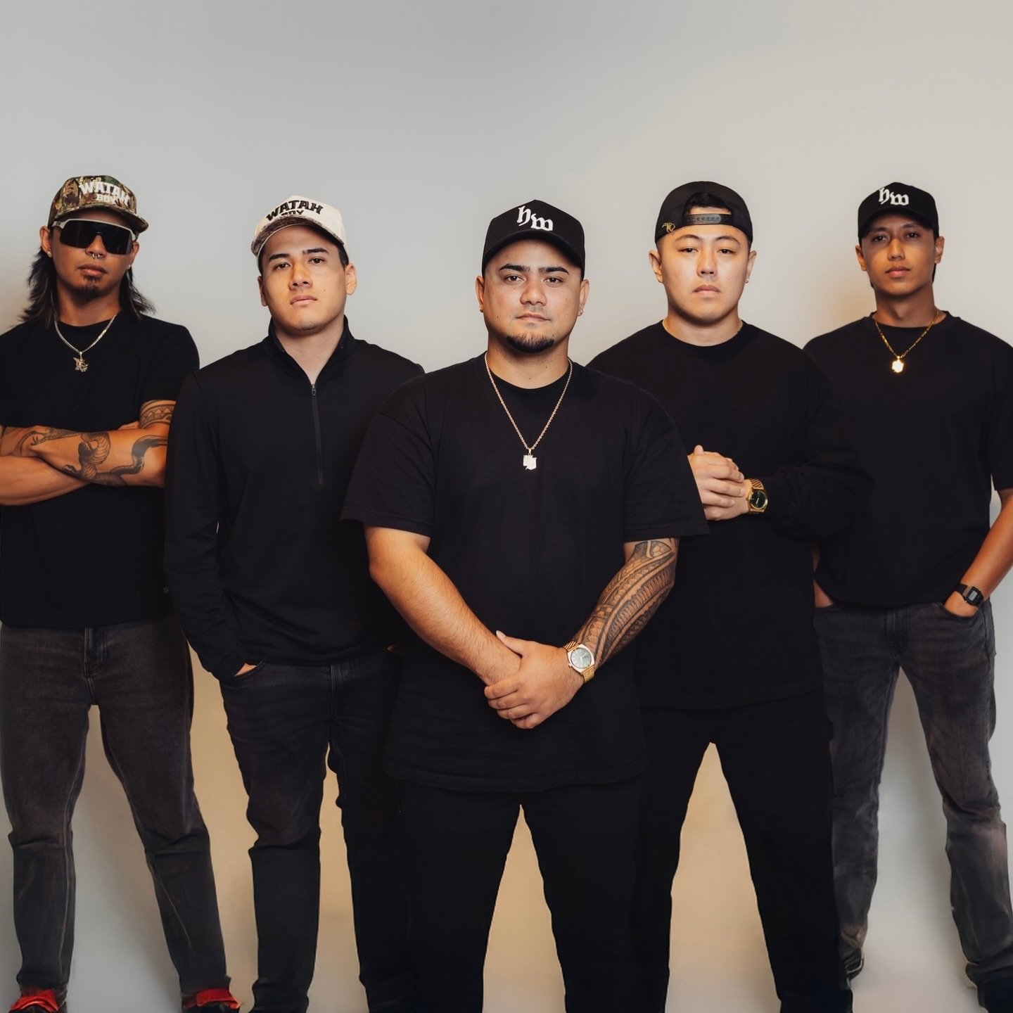 Aloha Kalikimaka everybody!🎄

Happy holidays from our family to yours 🫰🏼
- Watah Boys